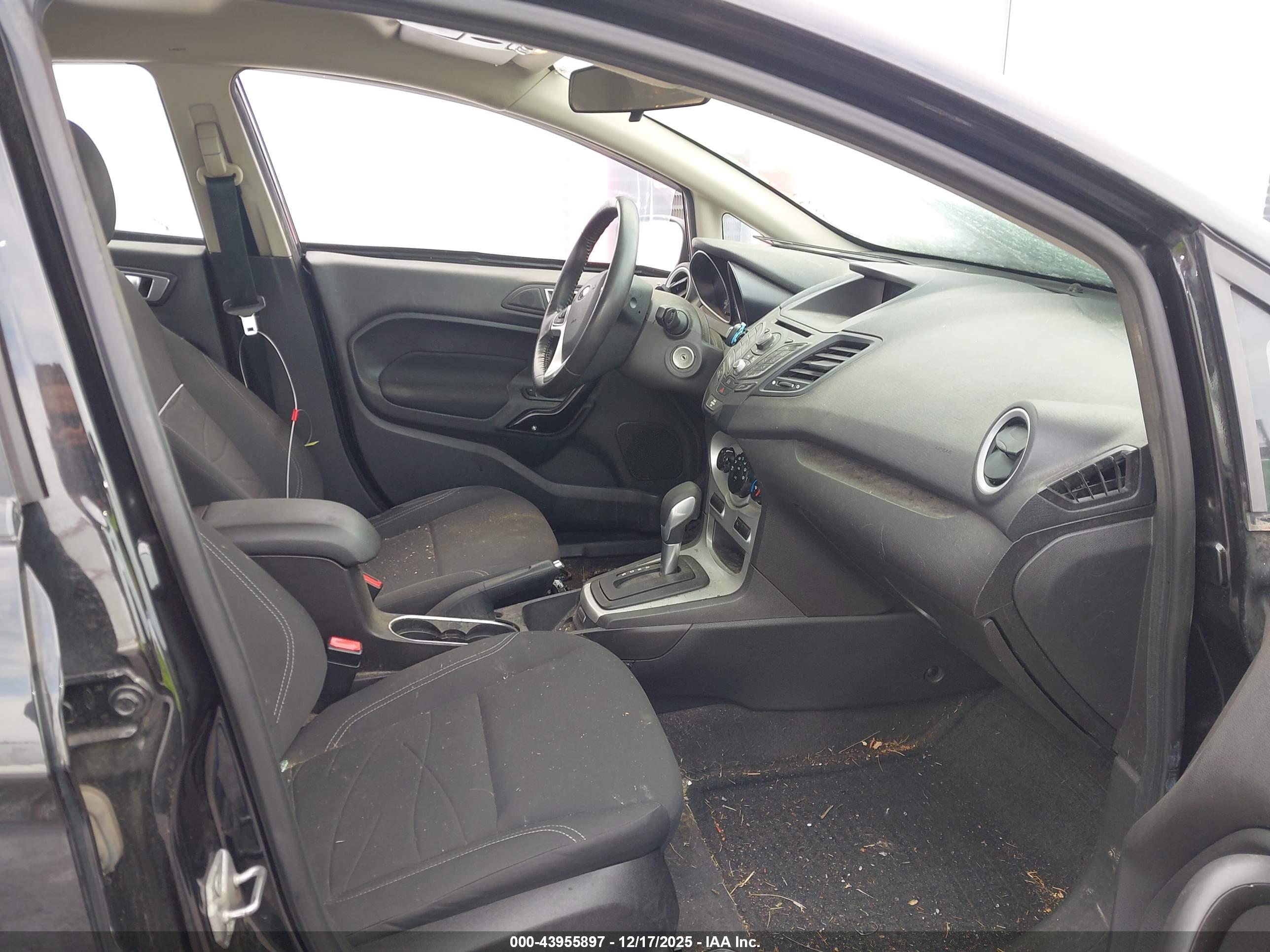 FORD FIESTA image 5