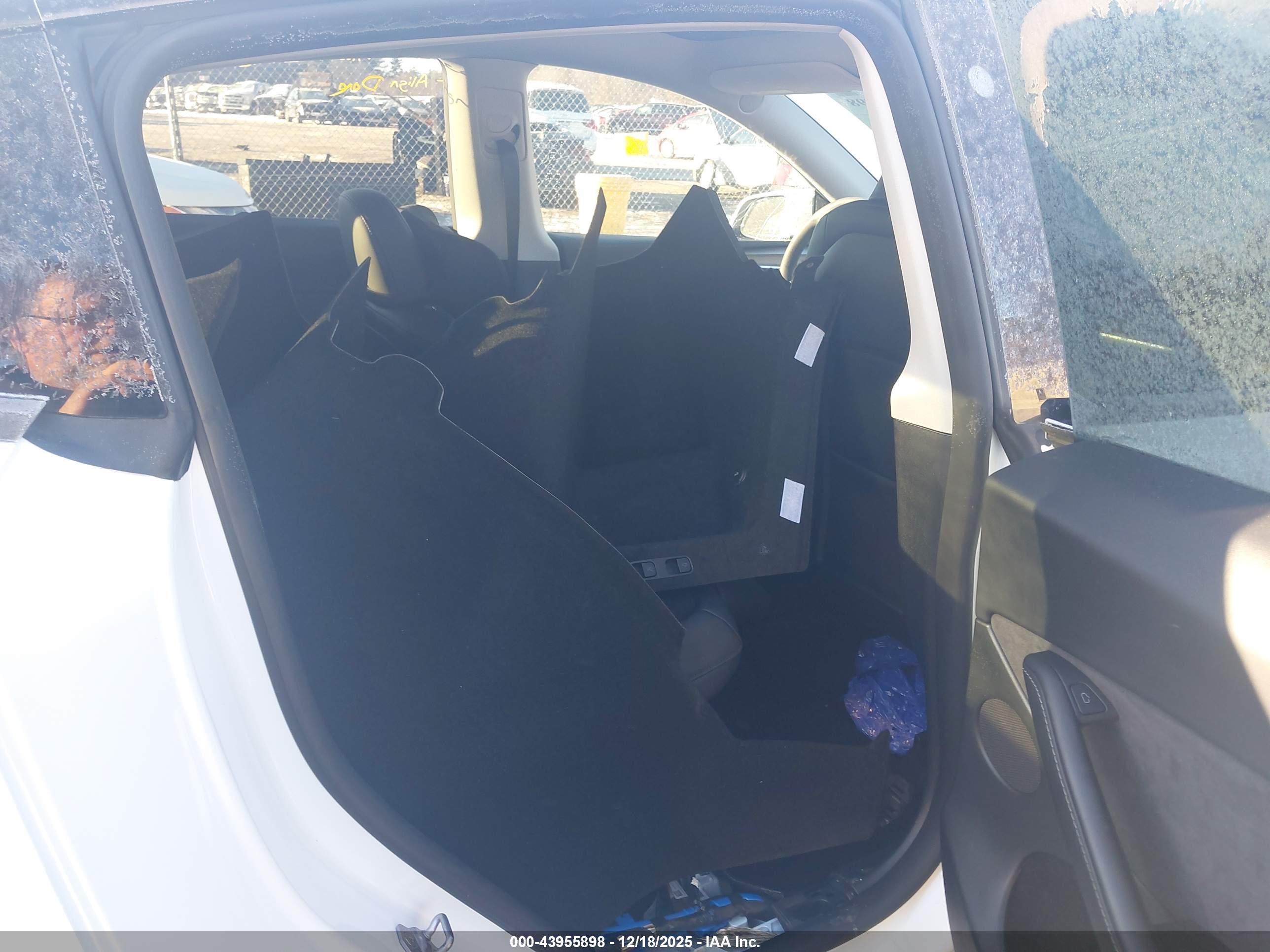 TESLA MODEL image 8