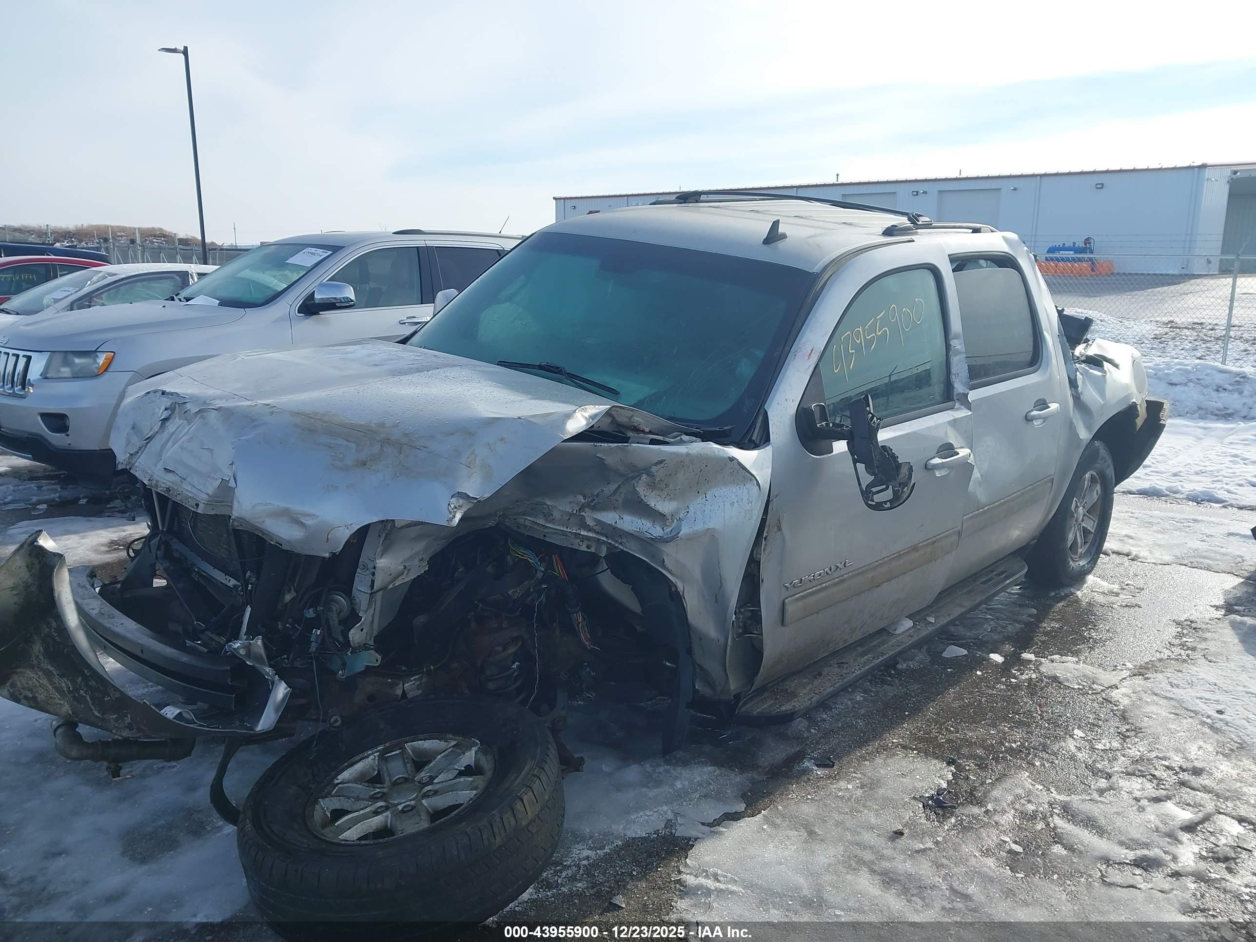 GMC YUKON image 2