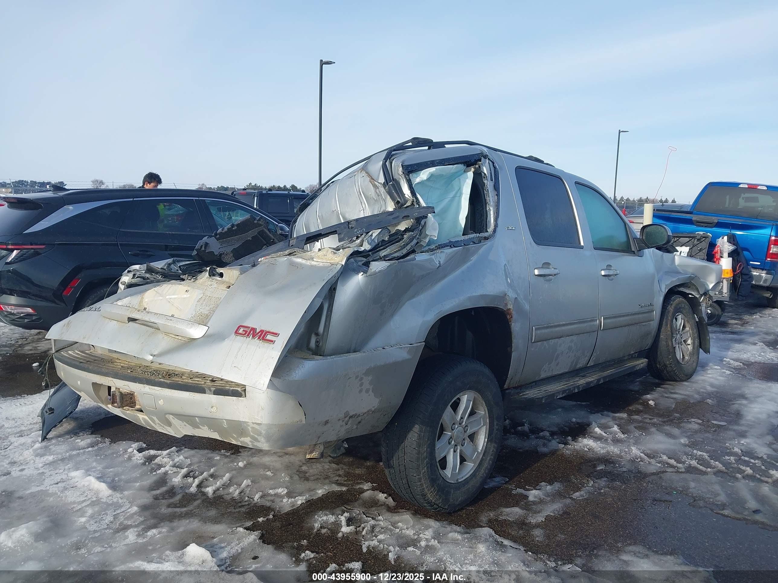 GMC YUKON image 4