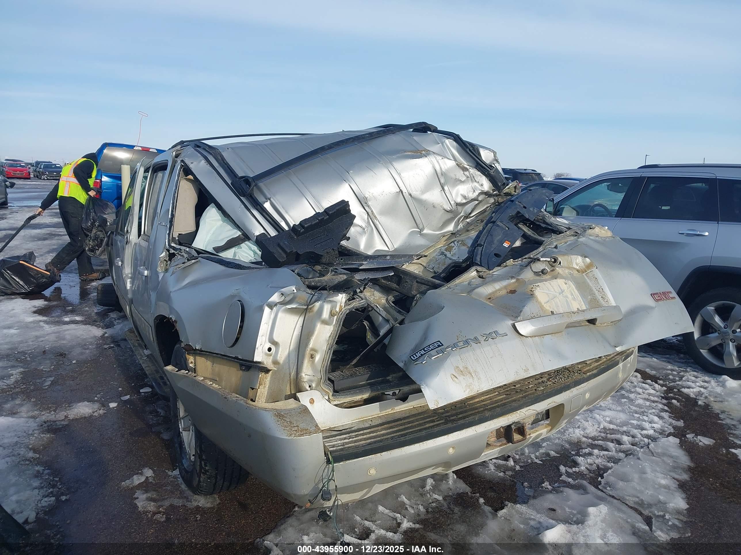 GMC YUKON image 6