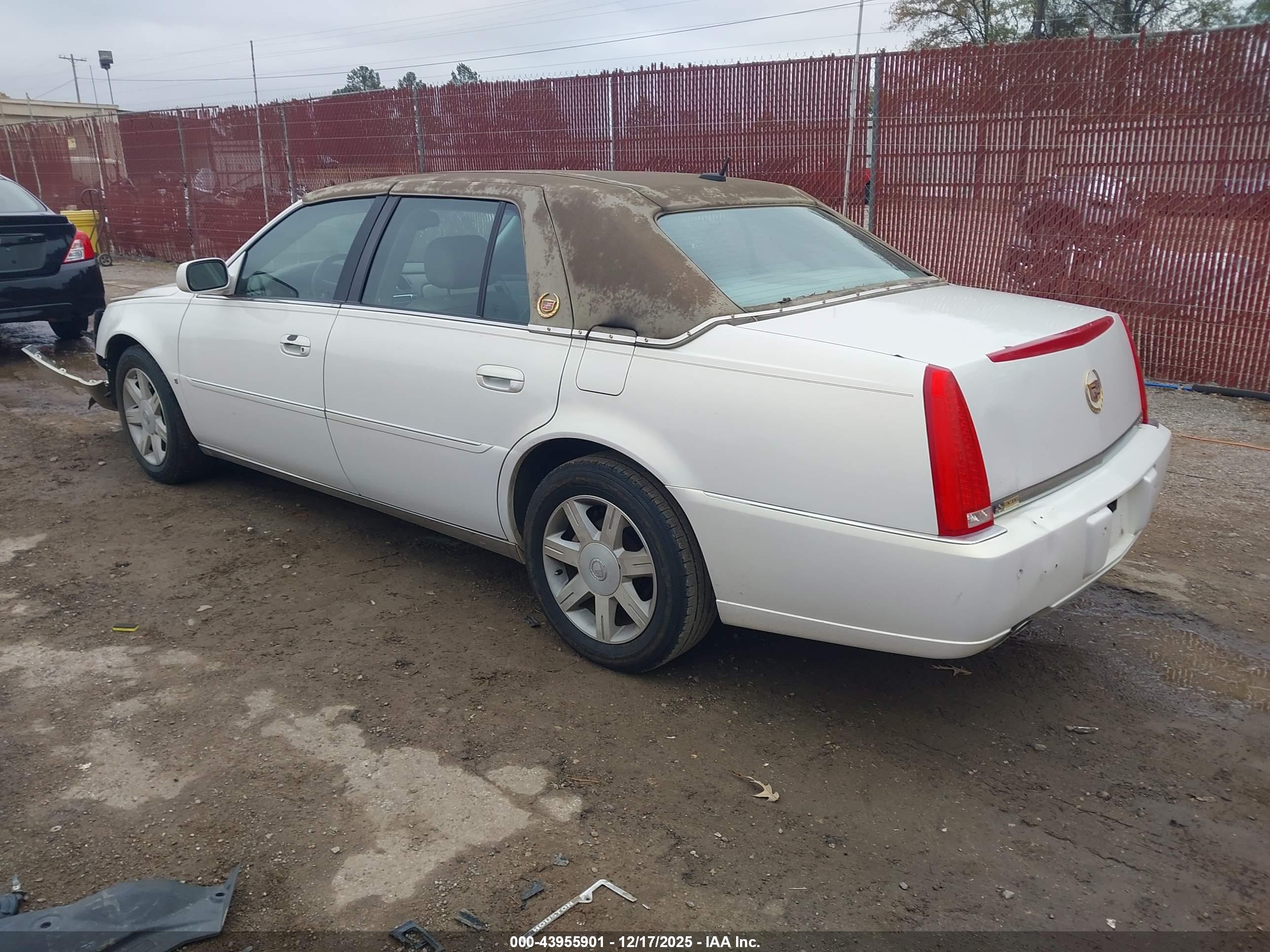 CADILLAC DTS image 3