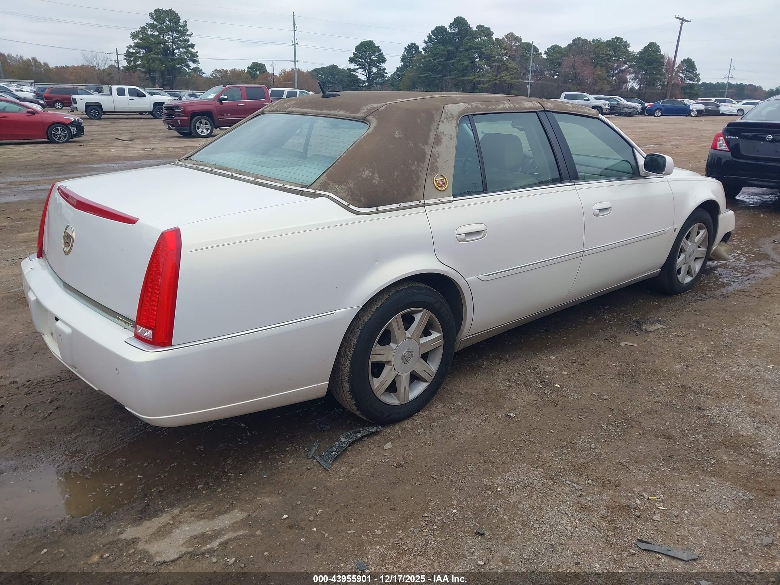 CADILLAC DTS image 4
