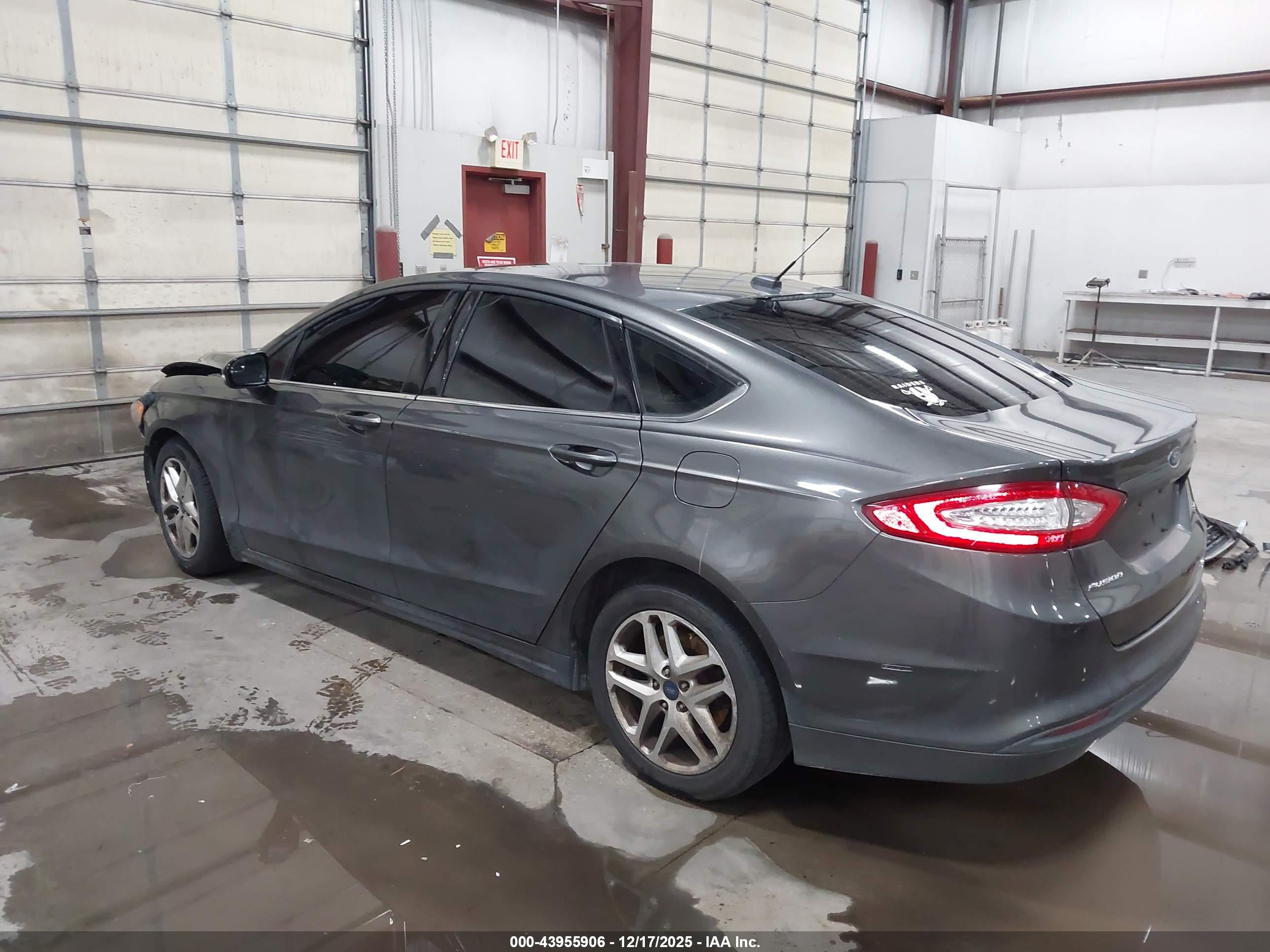 FORD FUSION image 3