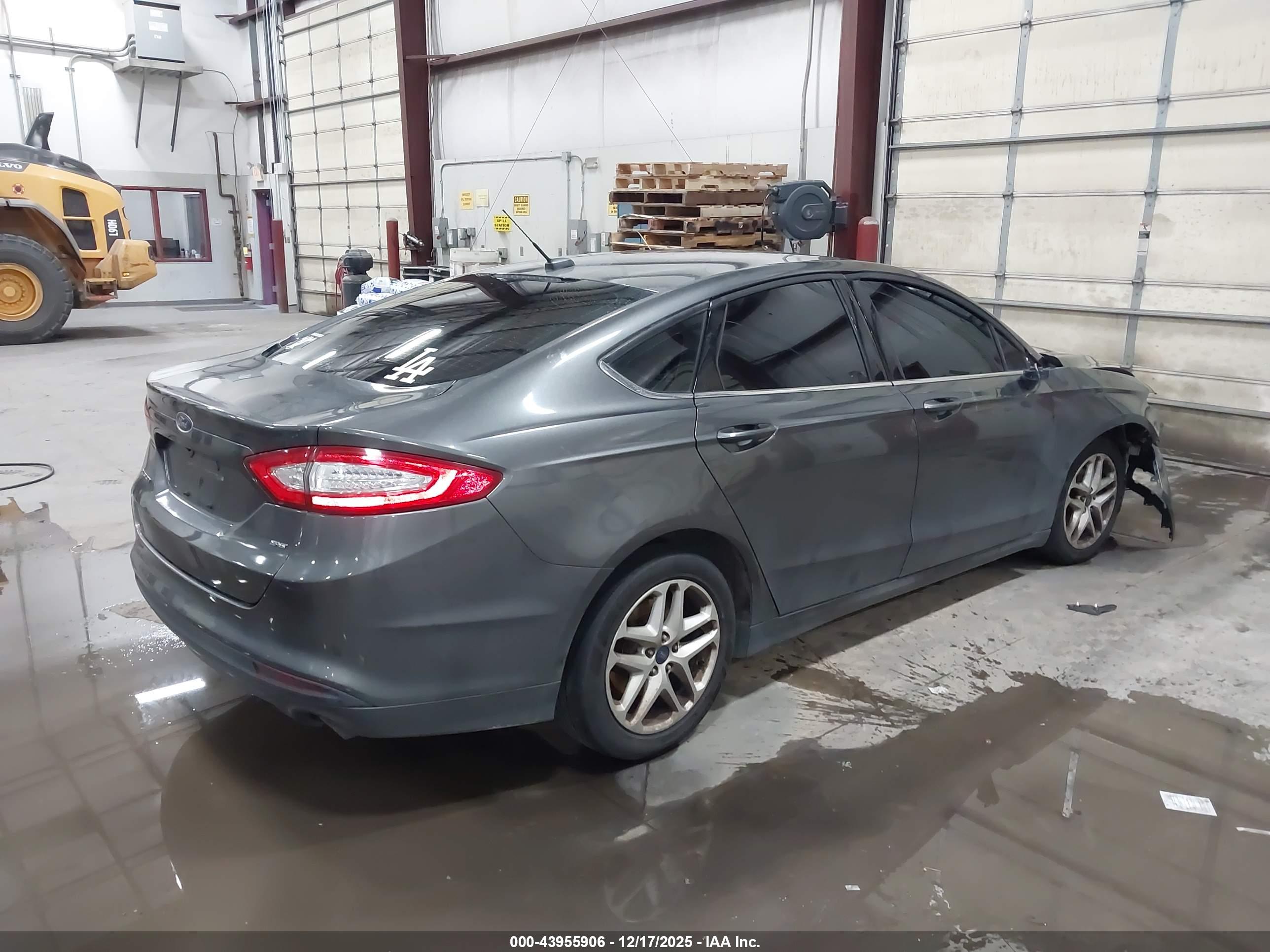 FORD FUSION image 4