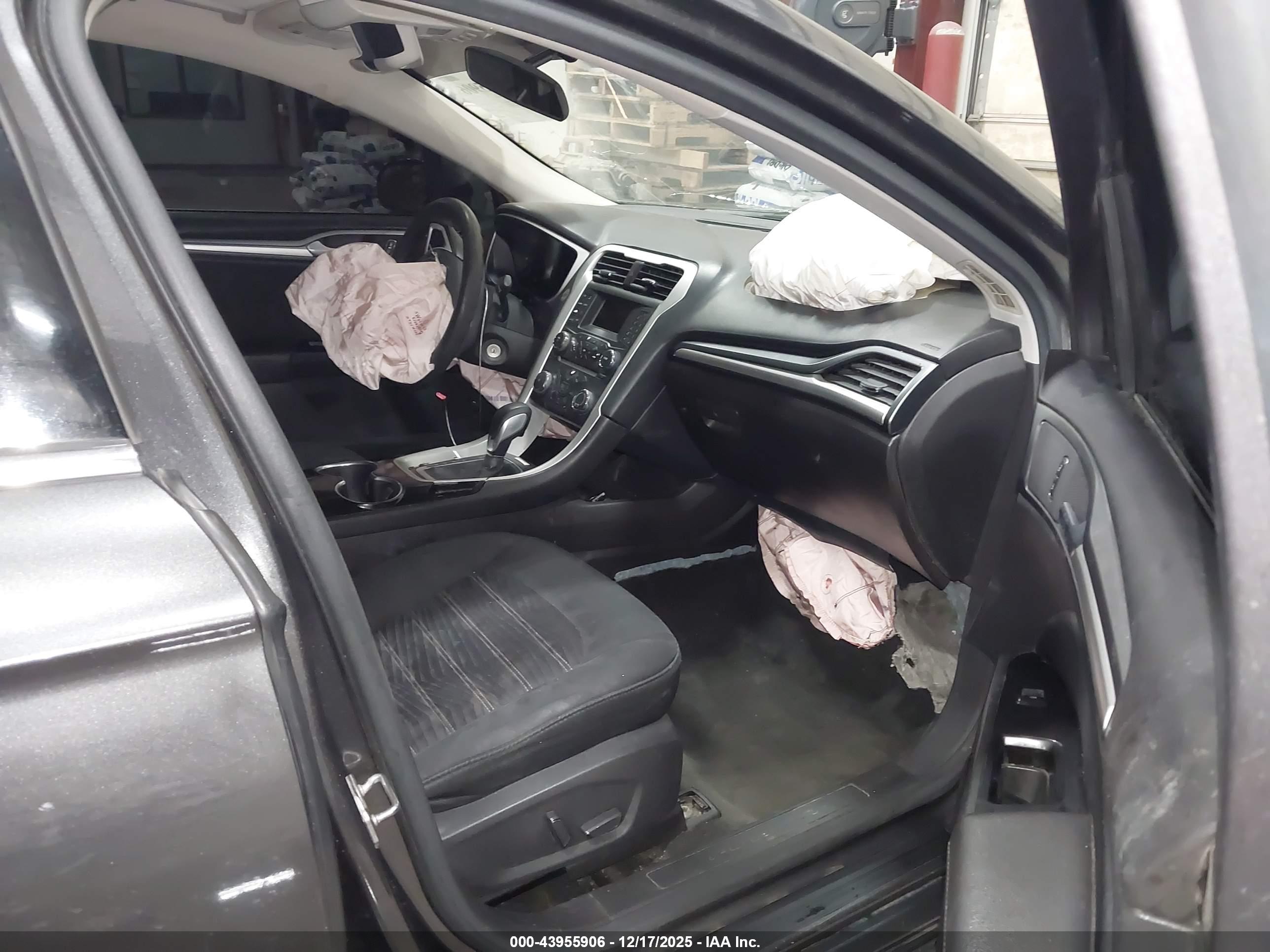 FORD FUSION image 5