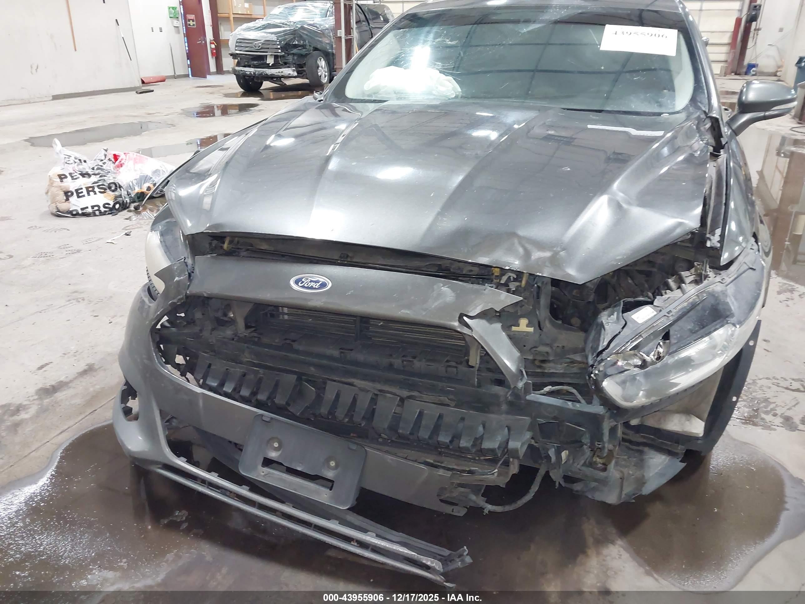 FORD FUSION image 6