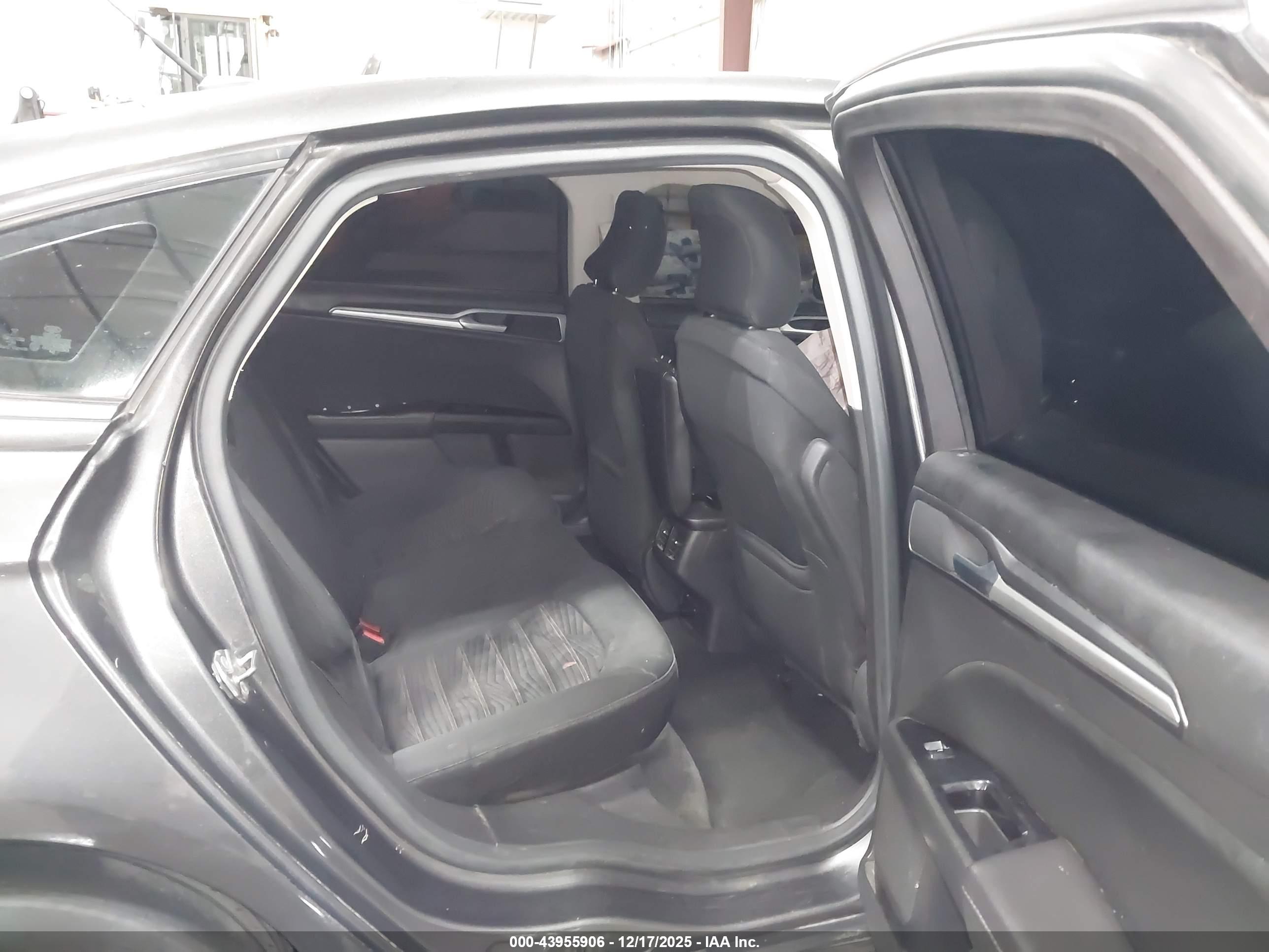 FORD FUSION image 8