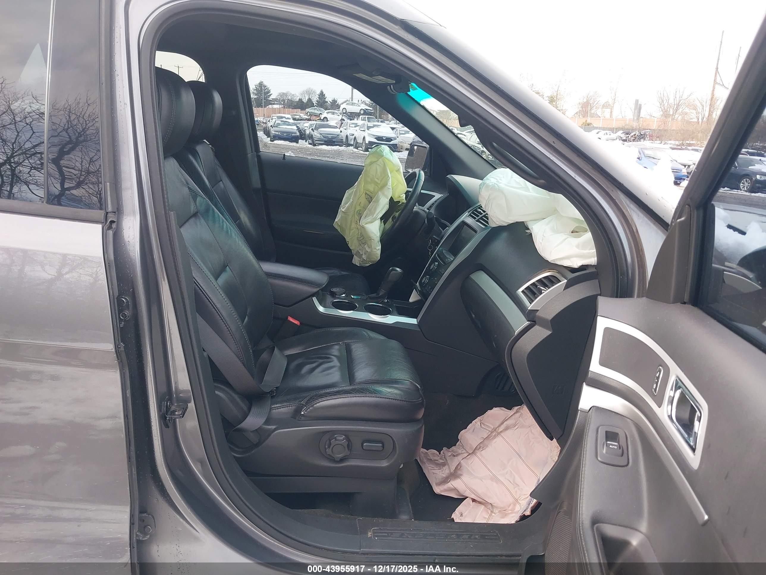 FORD EXPLORER image 5
