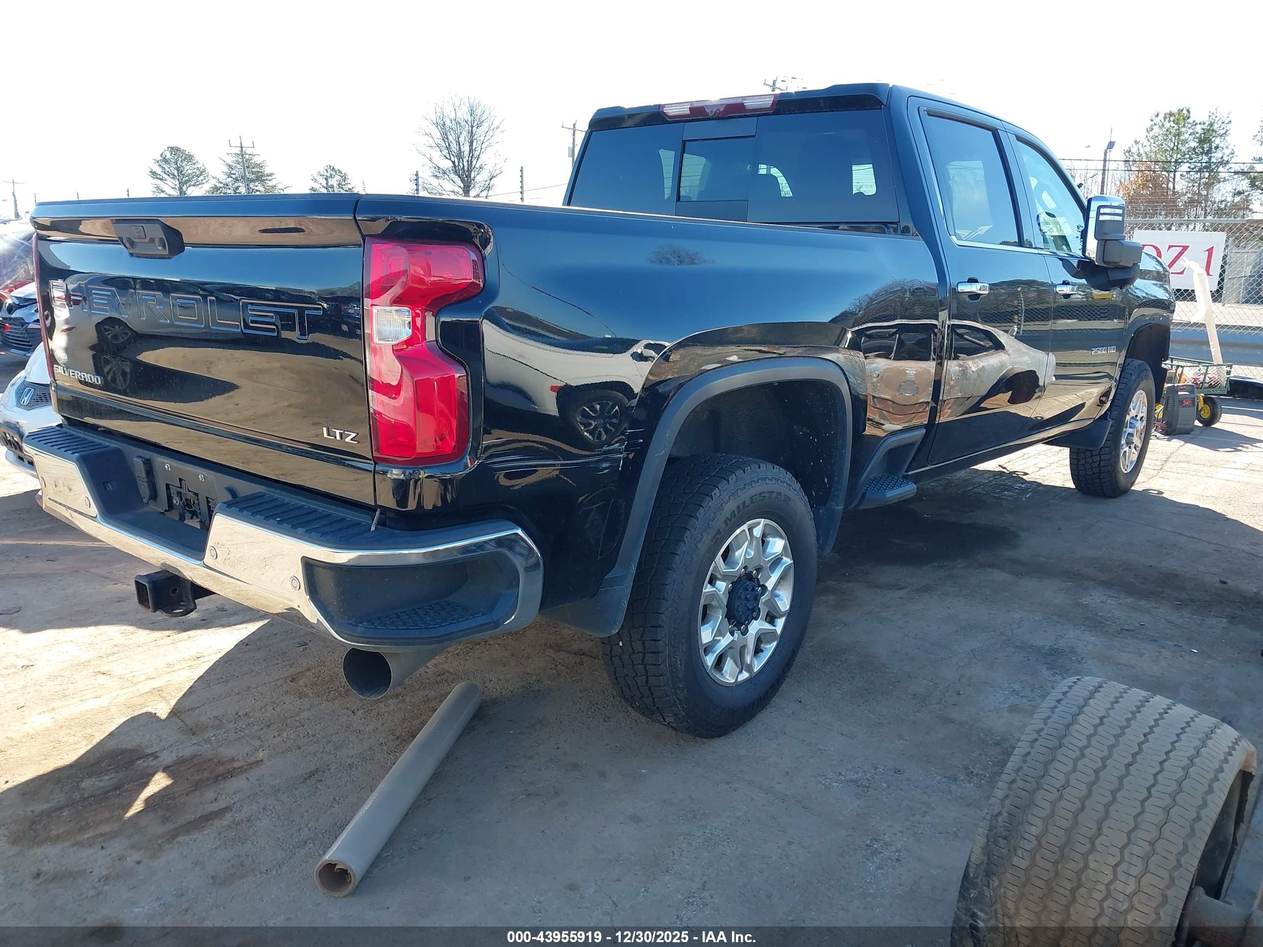 CHEVROLET SILVERADO image 4