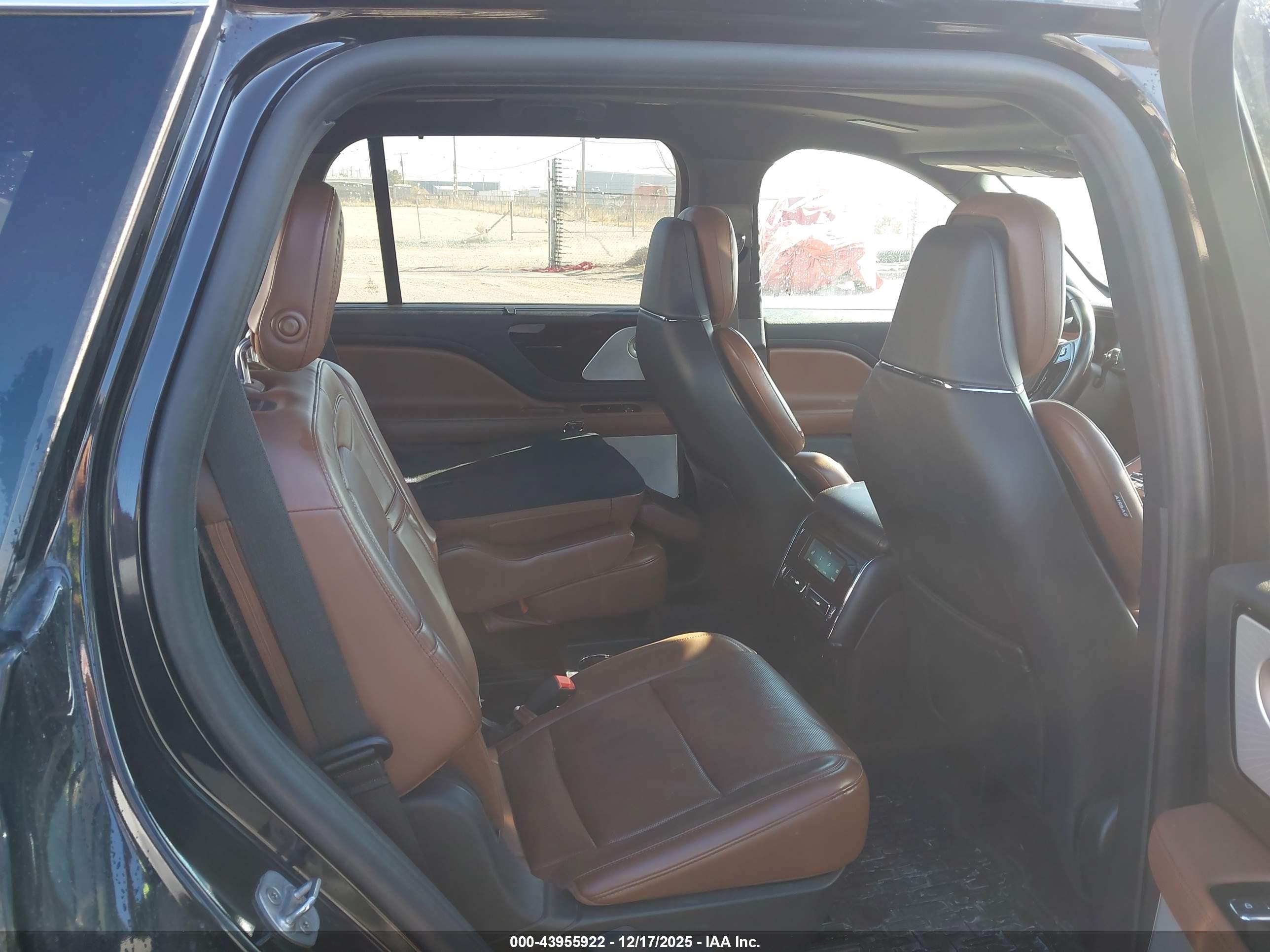 LINCOLN AVIATOR image 8