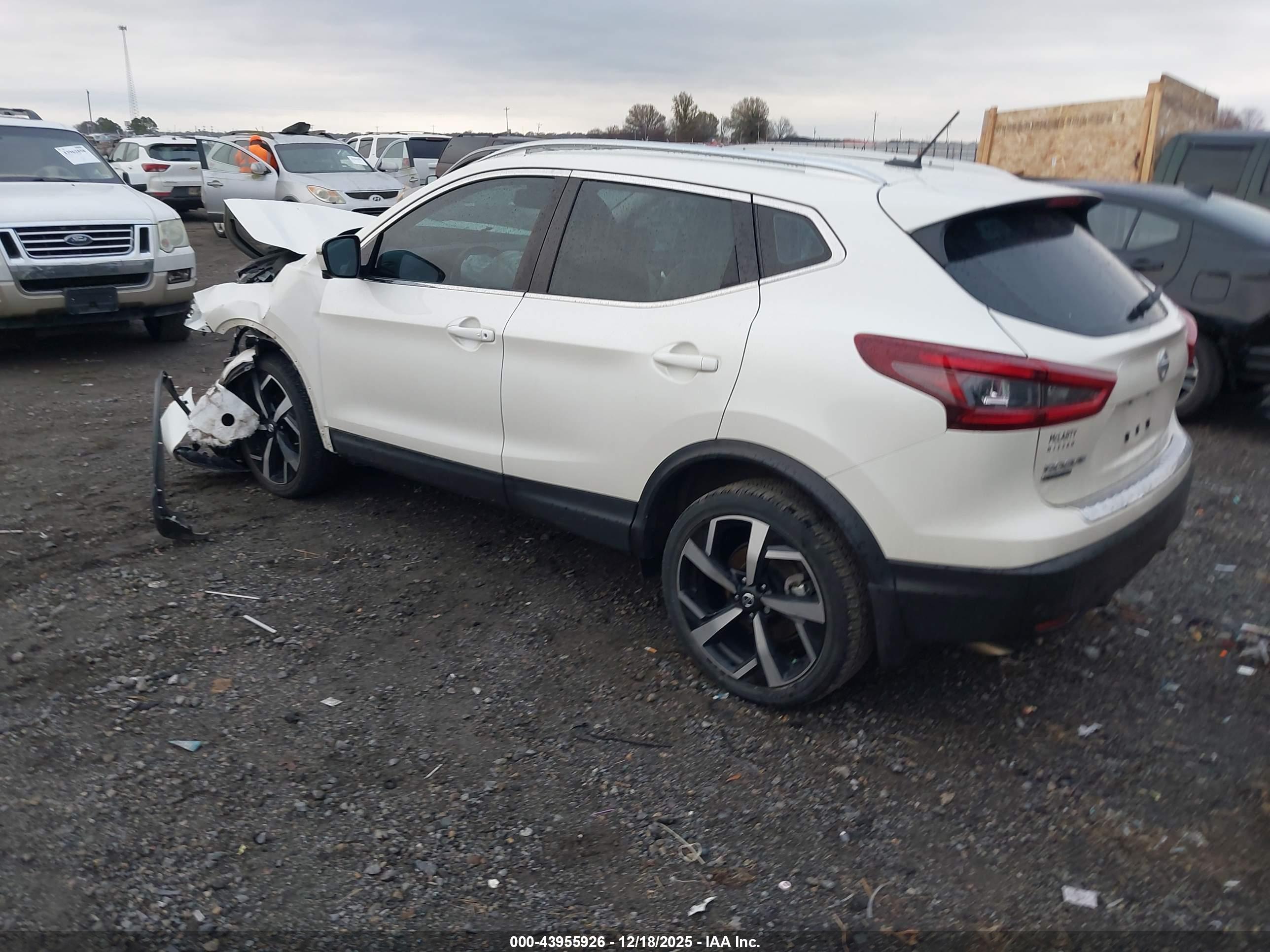 NISSAN ROGUE image 3
