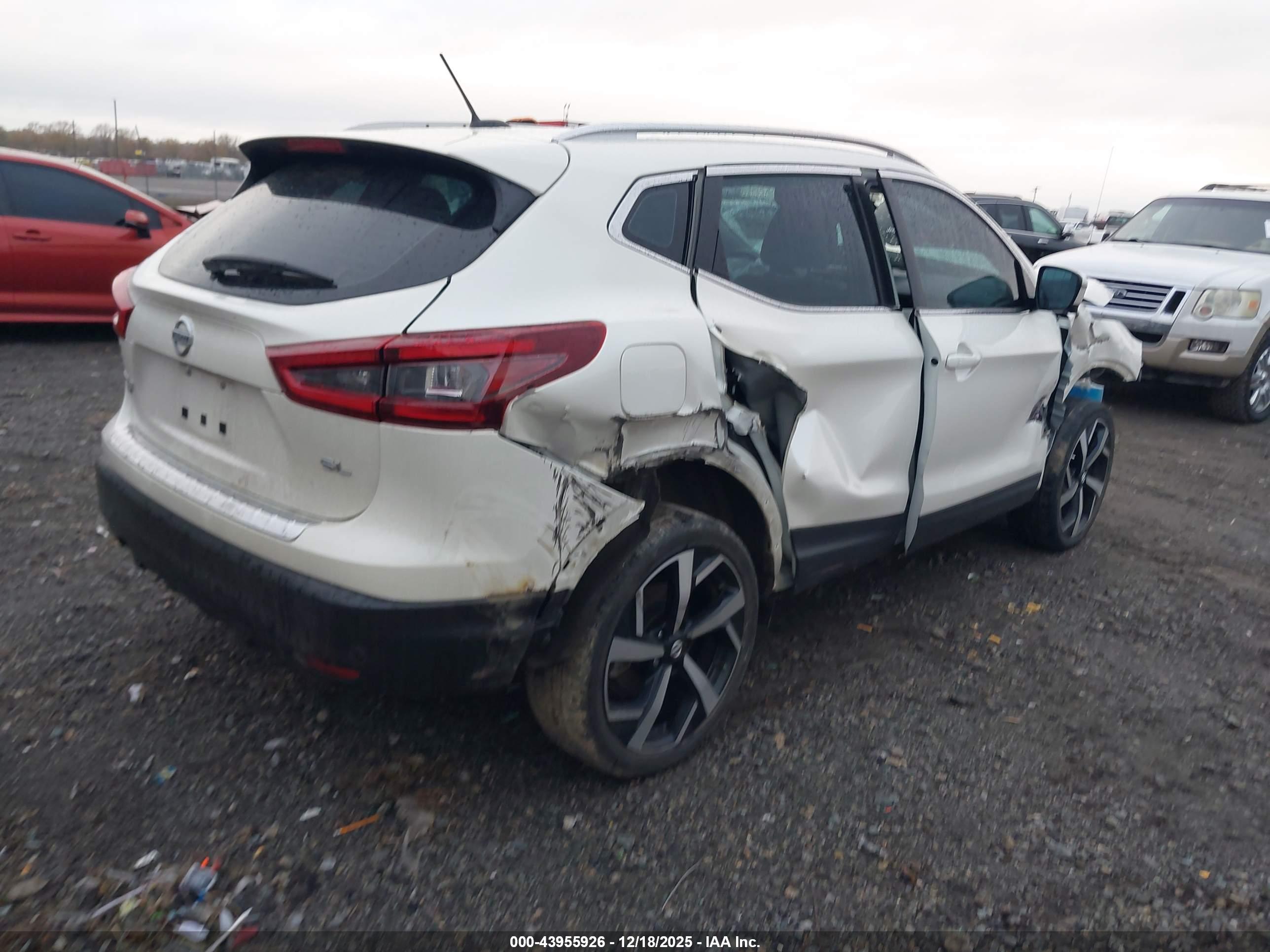 NISSAN ROGUE image 4