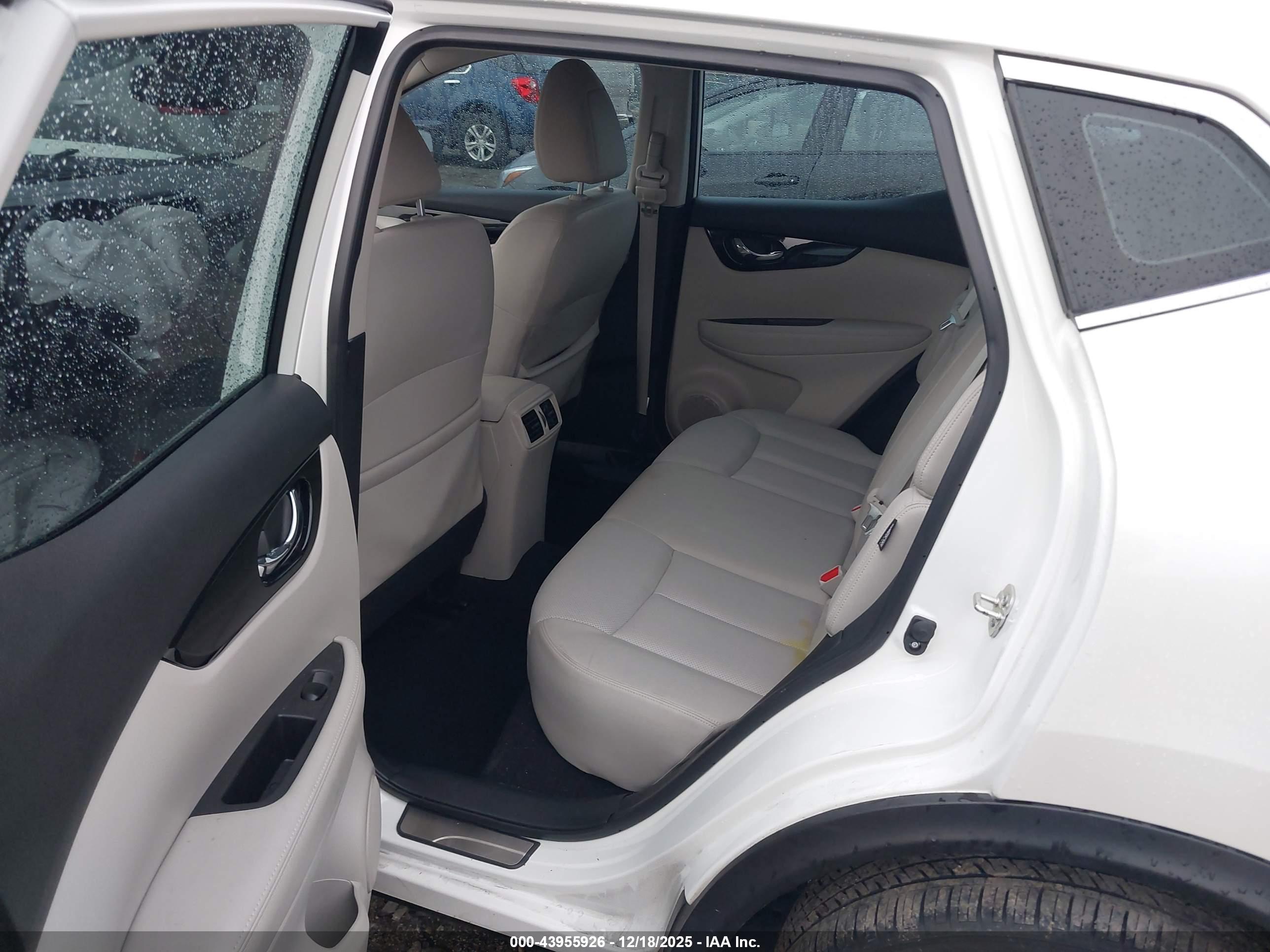NISSAN ROGUE image 8