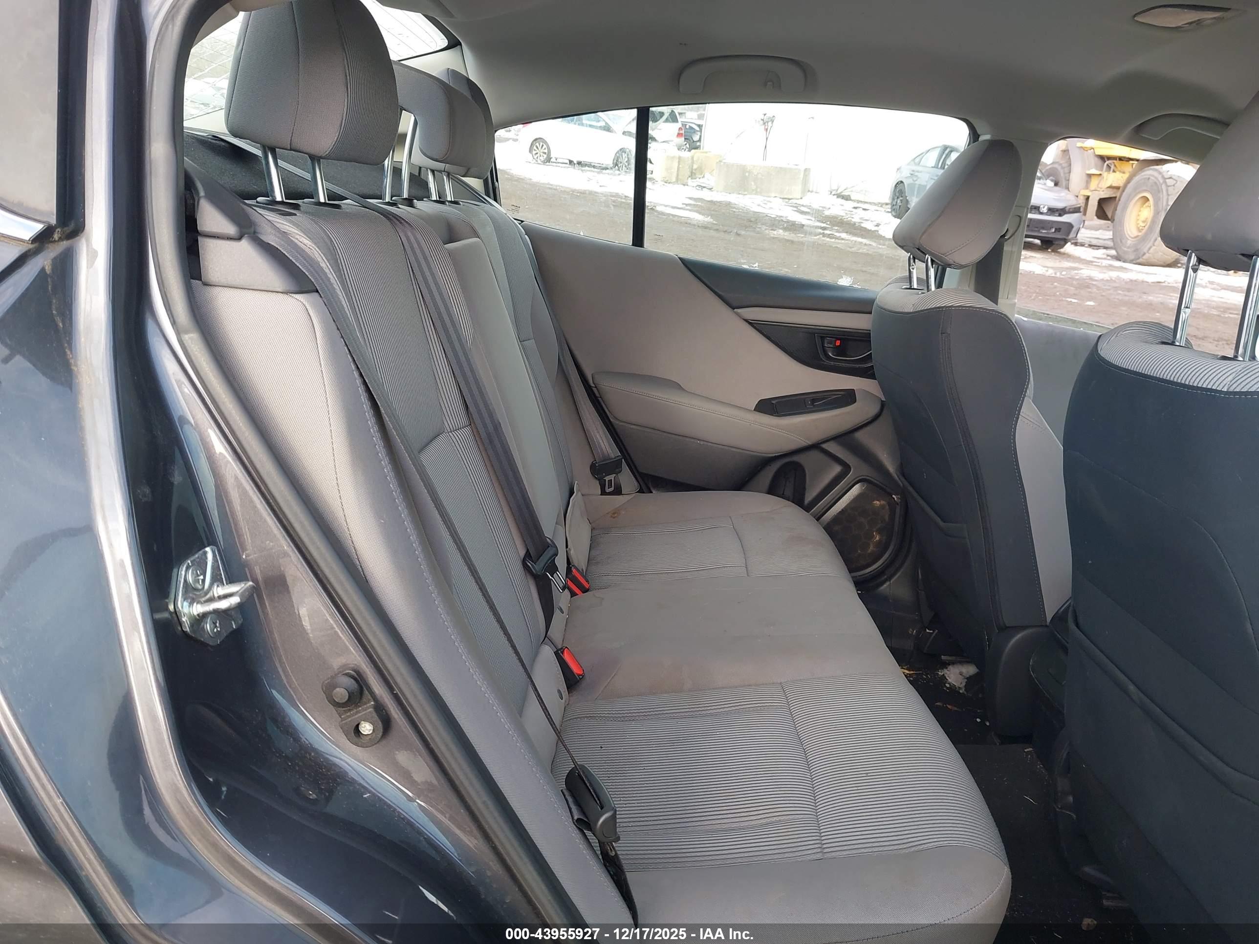 SUBARU LEGACY image 8