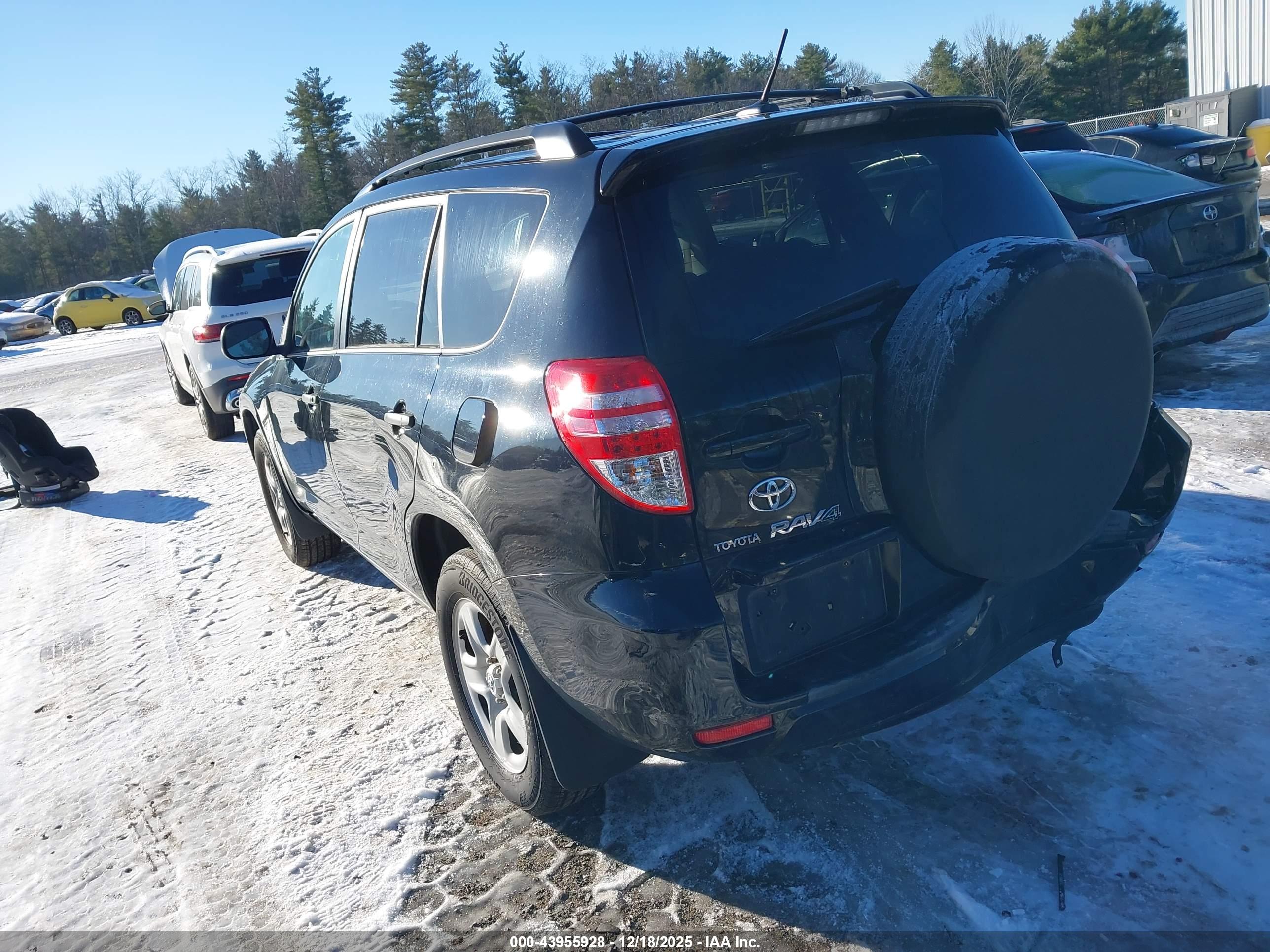 TOYOTA RAV4 image 3