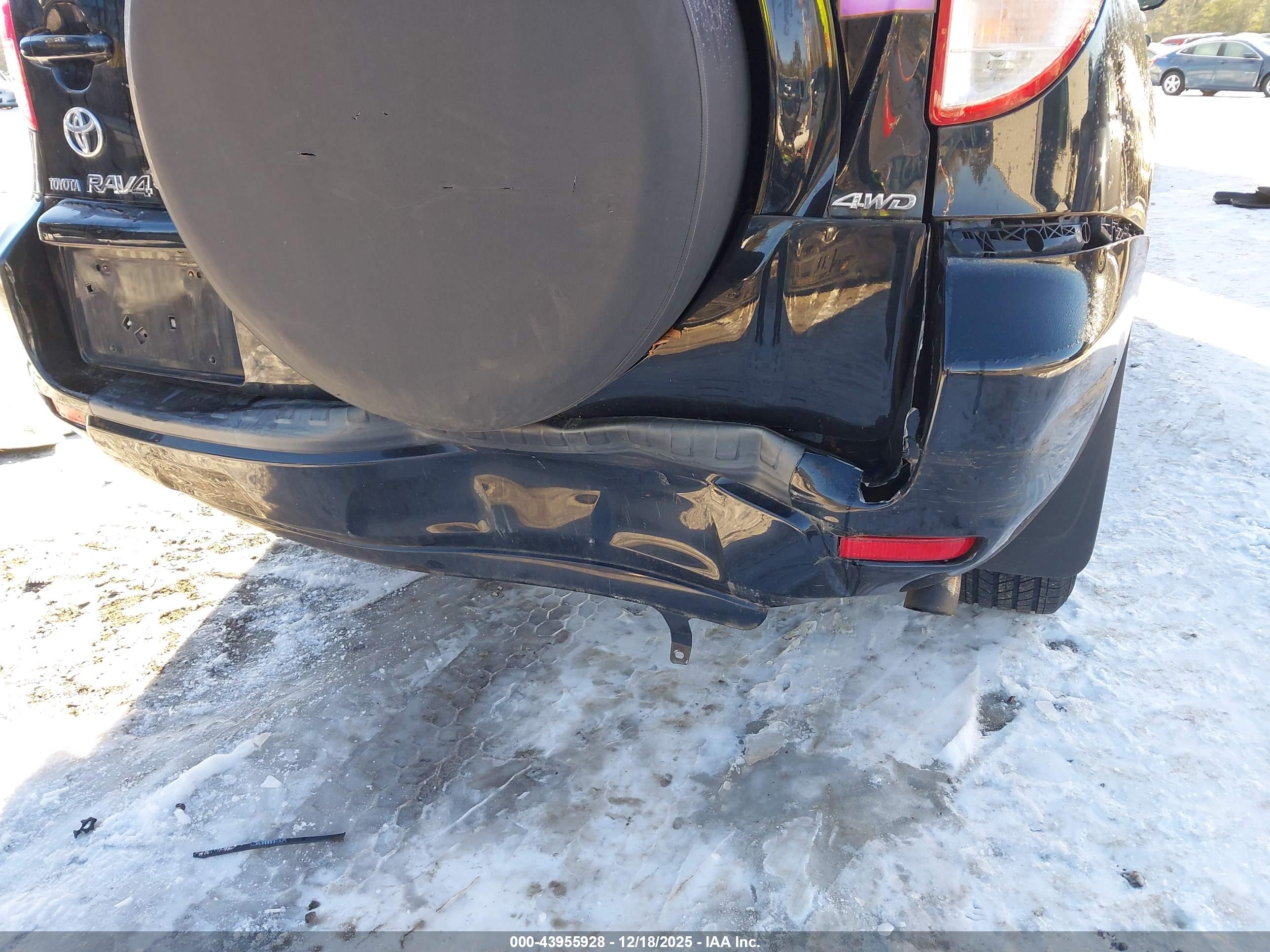 TOYOTA RAV4 image 6