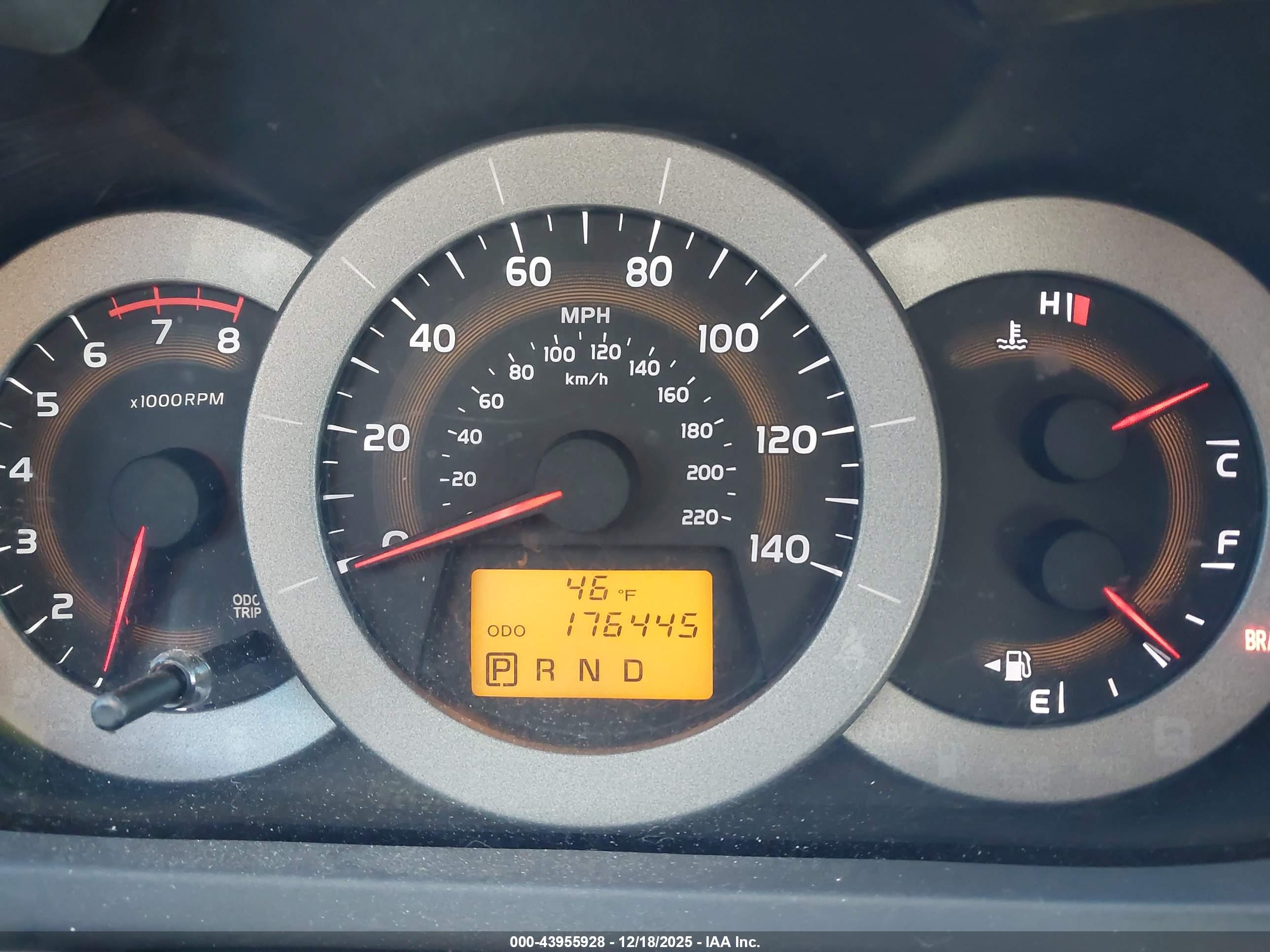 TOYOTA RAV4 image 7