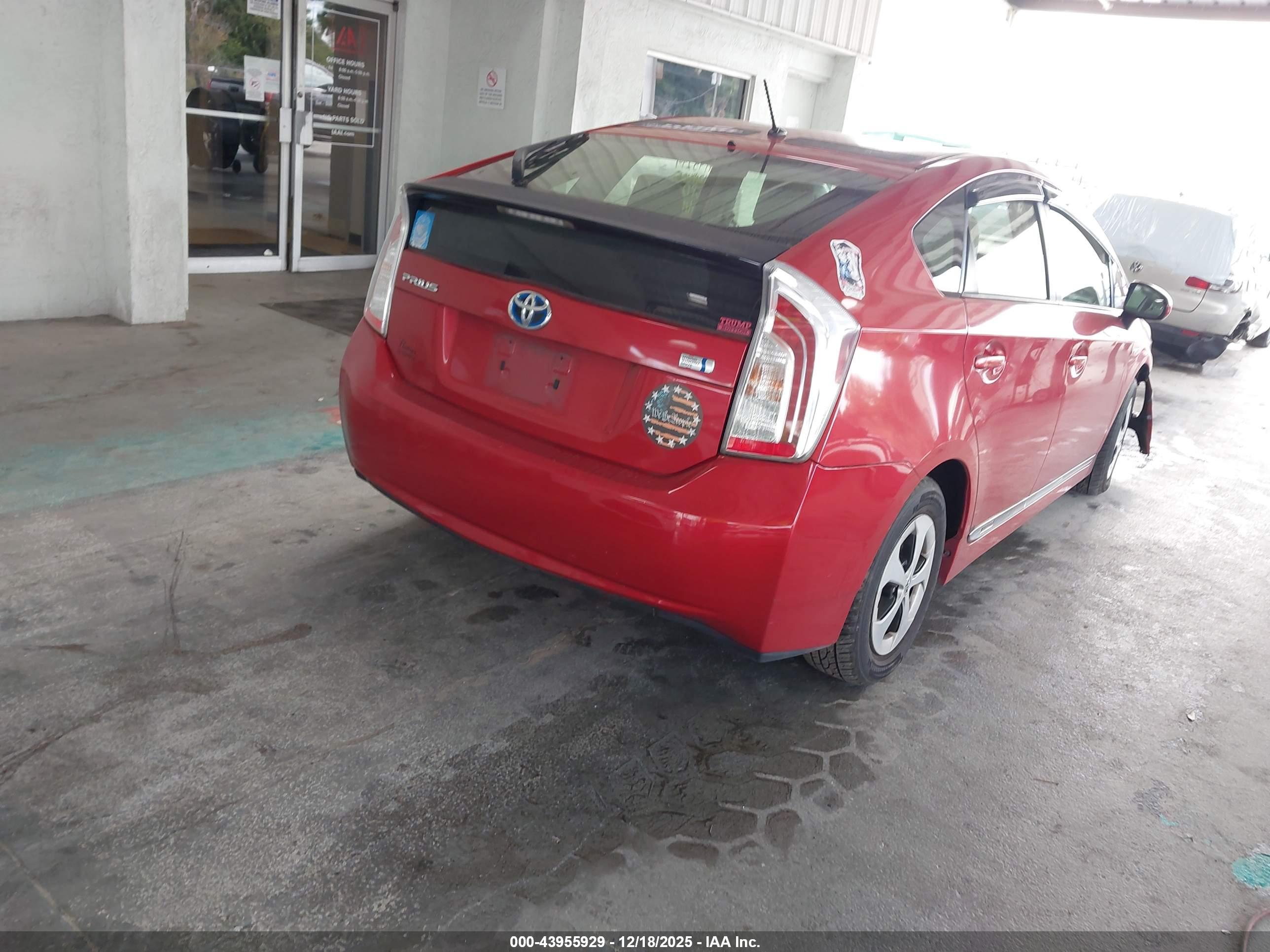 TOYOTA PRIUS image 4
