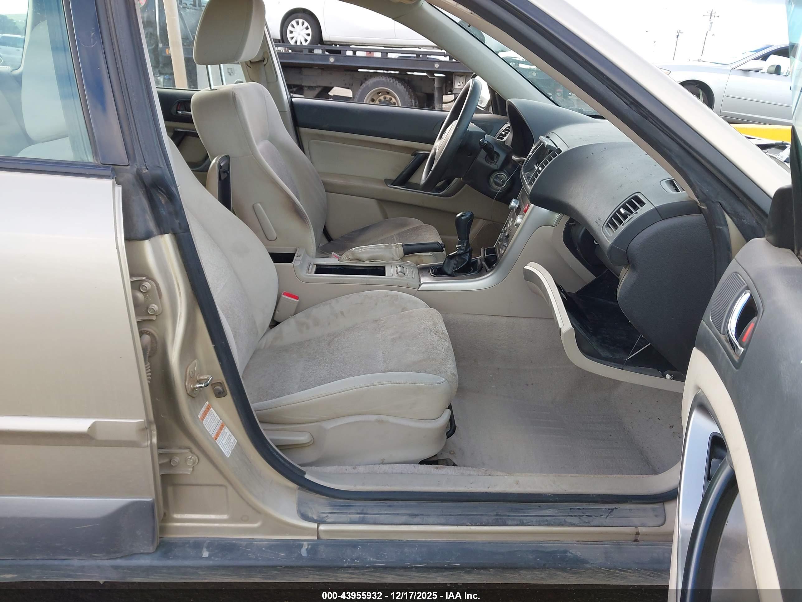 SUBARU OUTBACK image 5