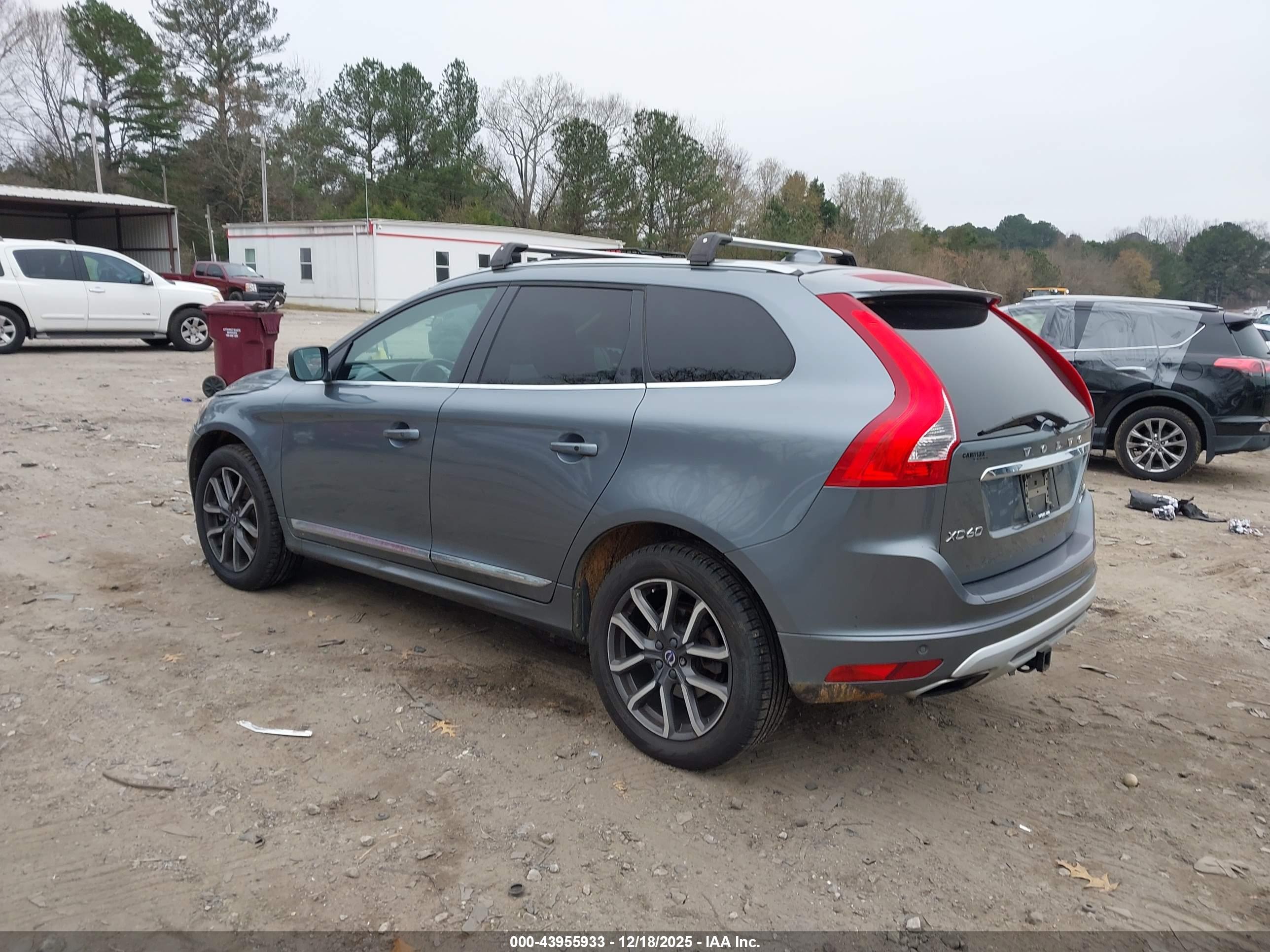 VOLVO XC60 image 3