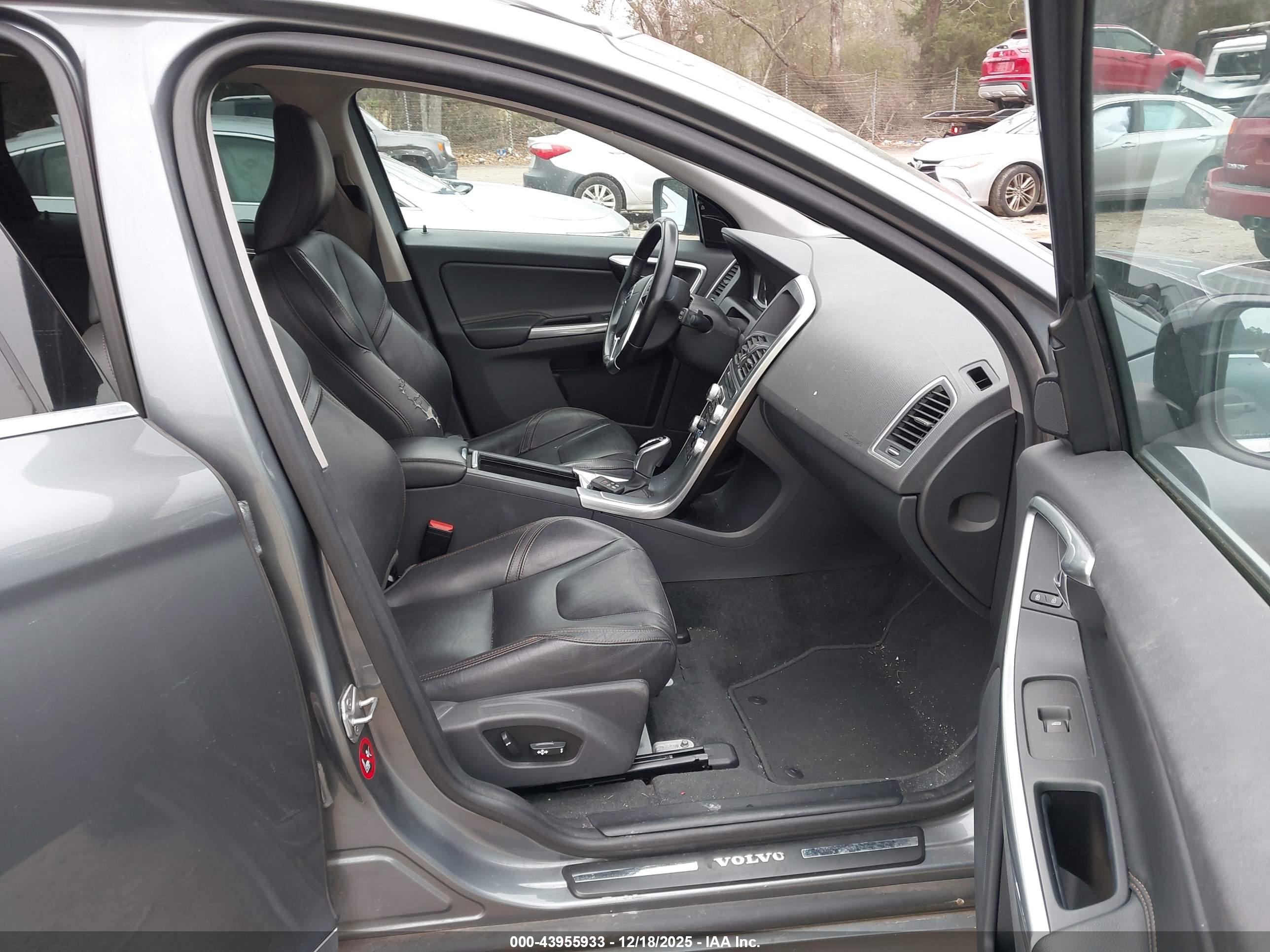 VOLVO XC60 image 5