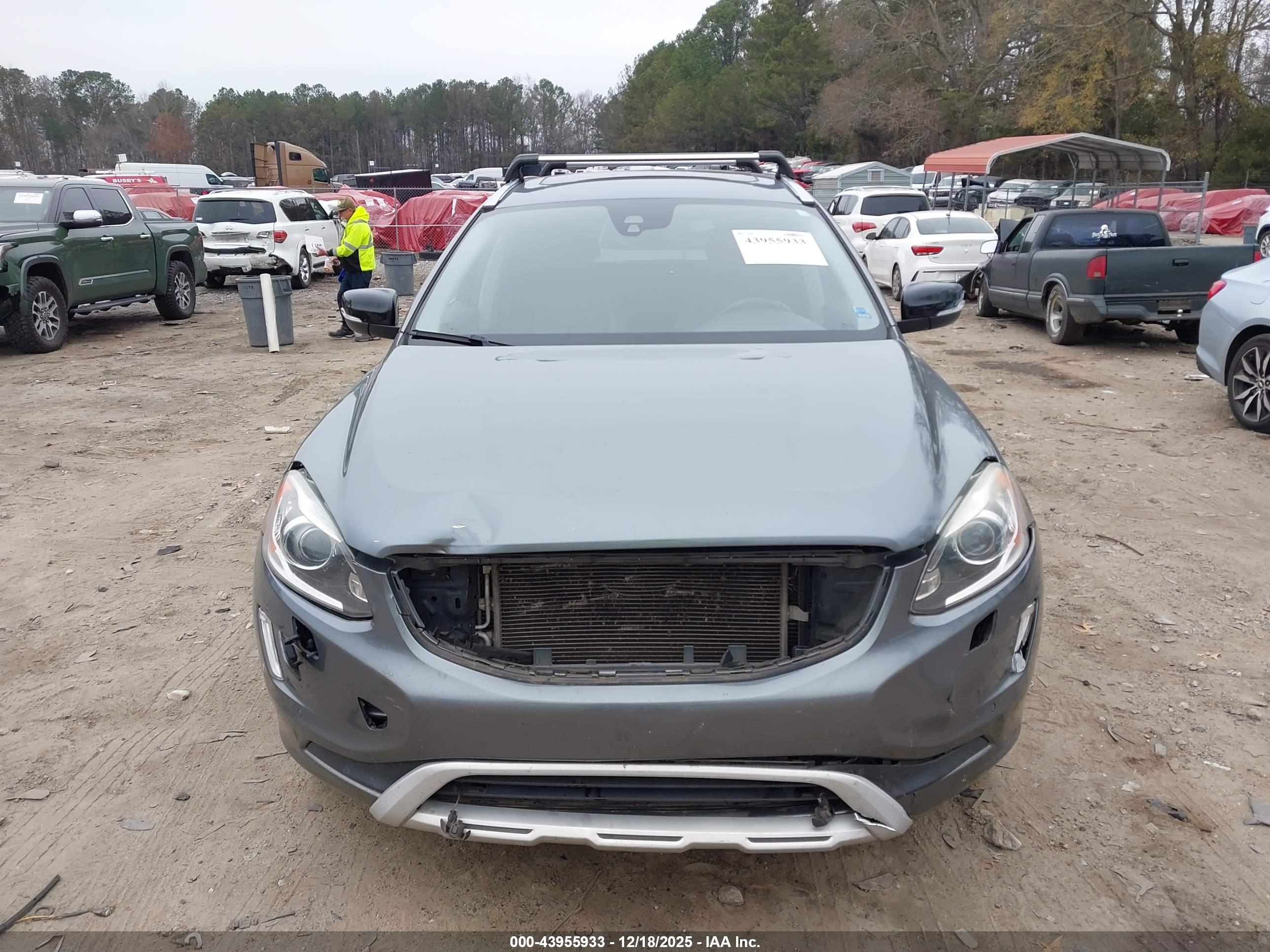 VOLVO XC60 image 6