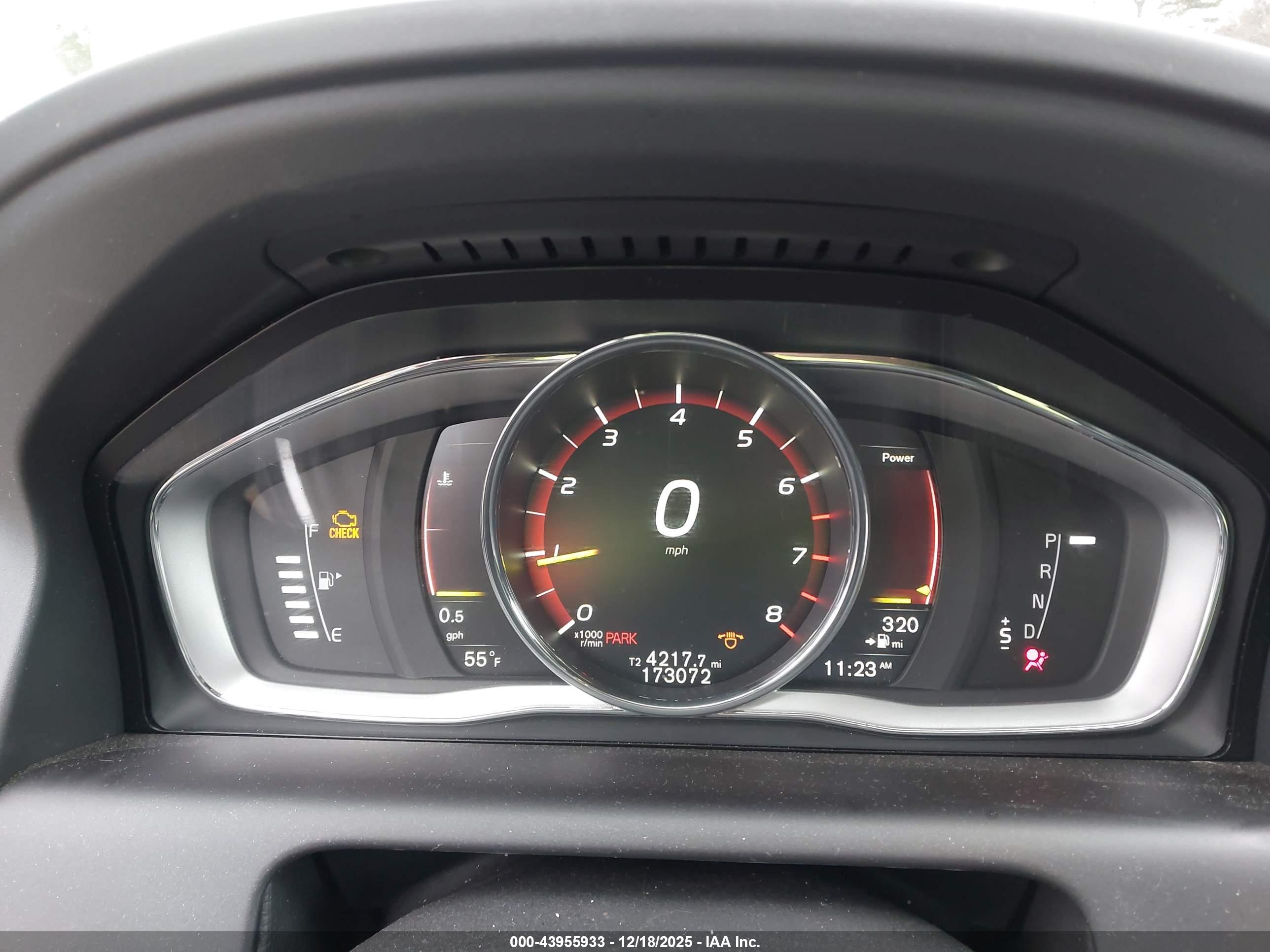 VOLVO XC60 image 7