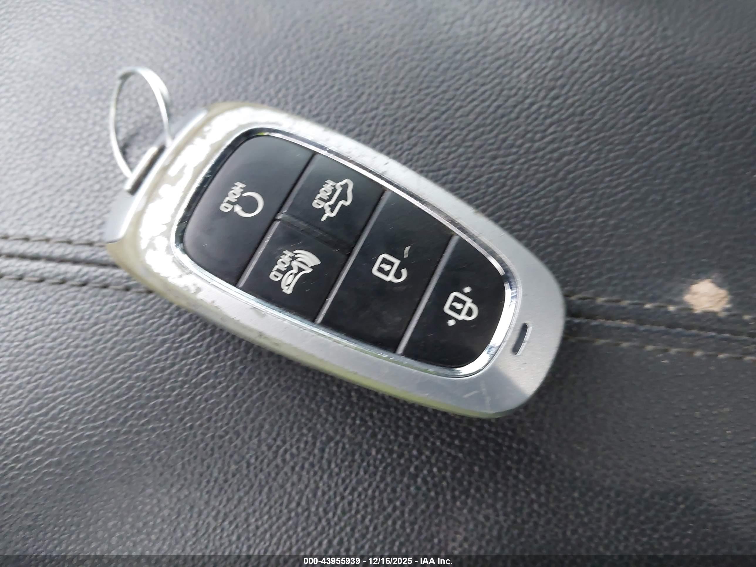 HYUNDAI SANTA image 11