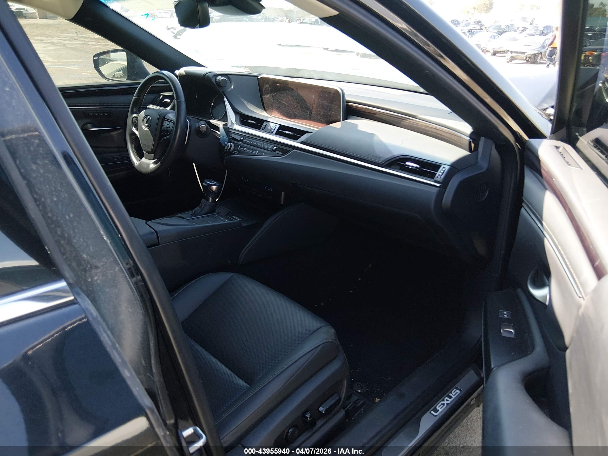 LEXUS ES image 5