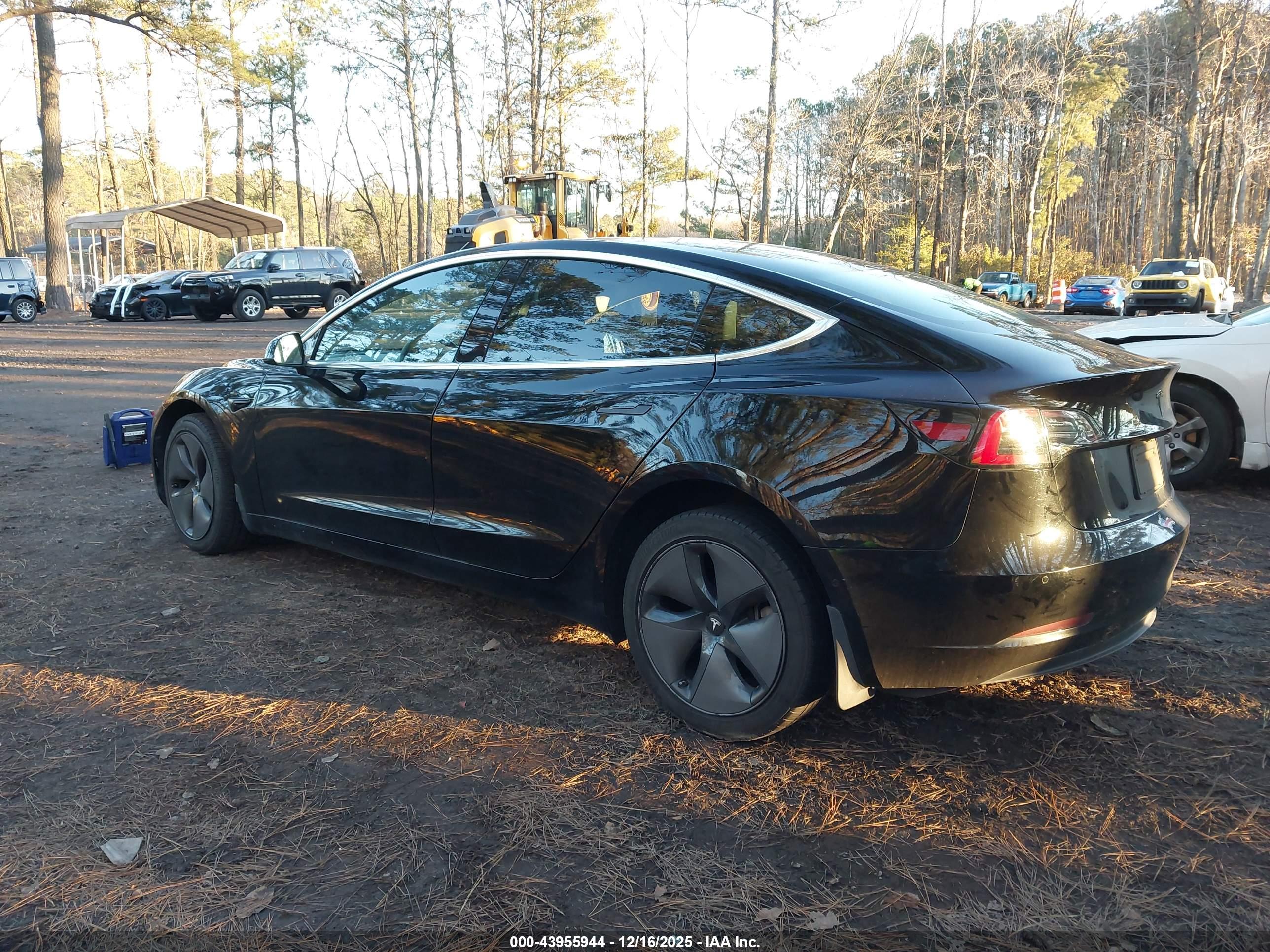 TESLA MODEL image 3