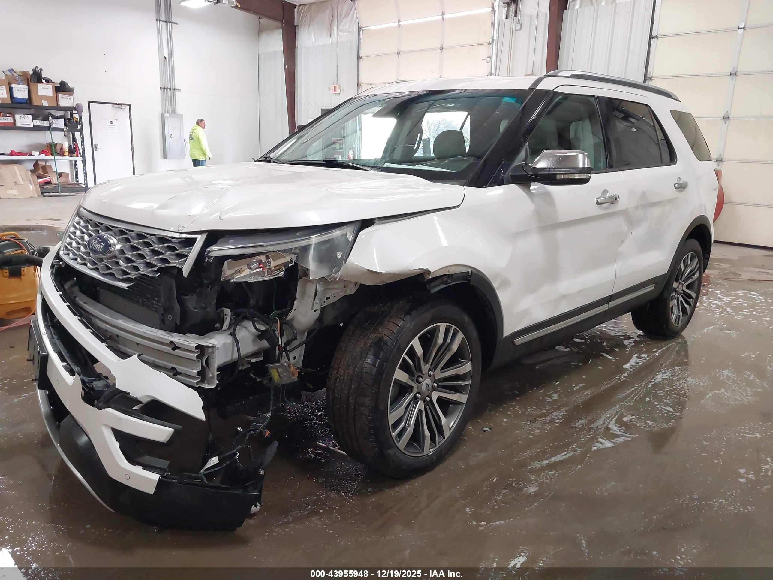 FORD EXPLORER image 2