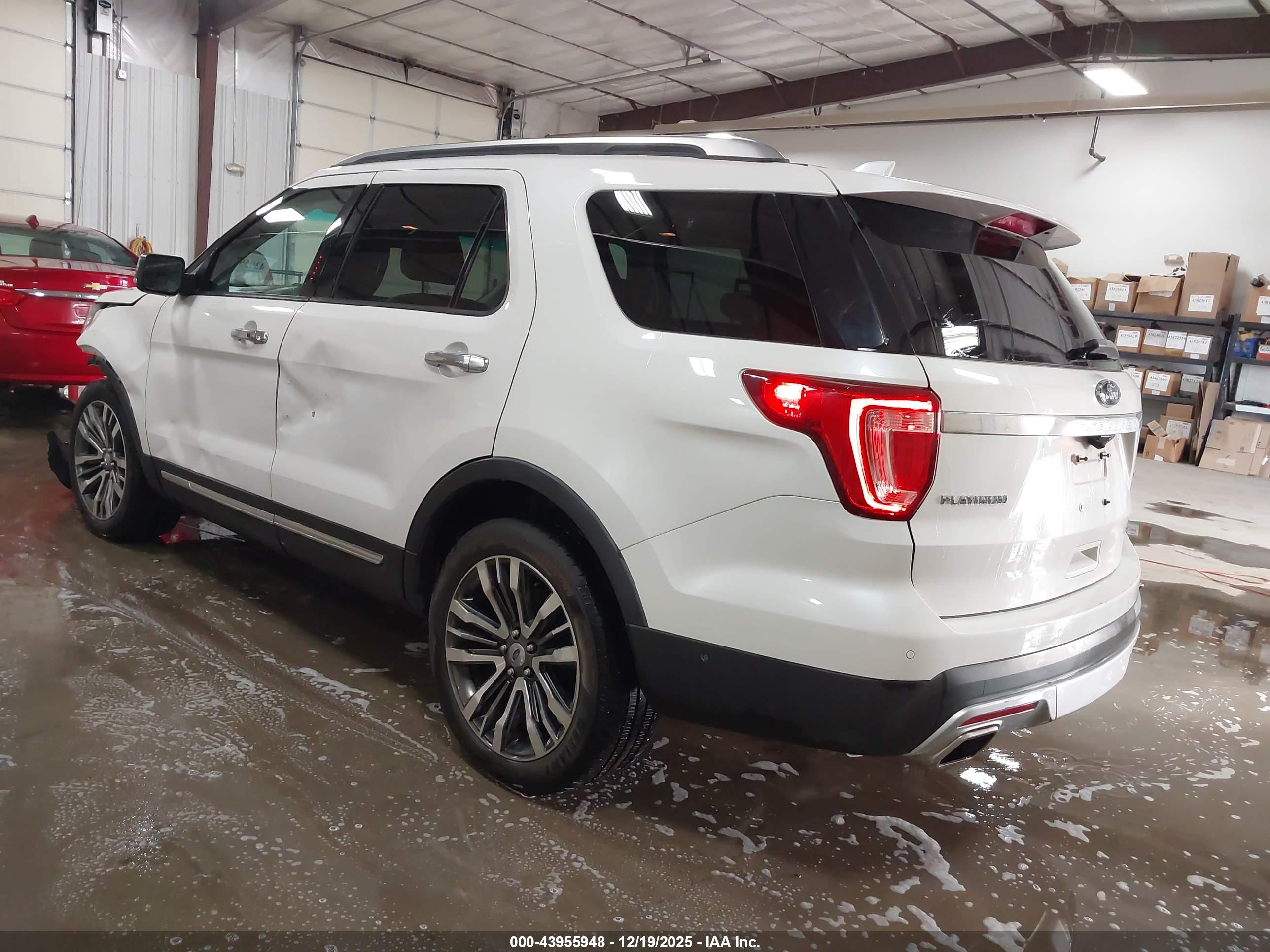 FORD EXPLORER image 3