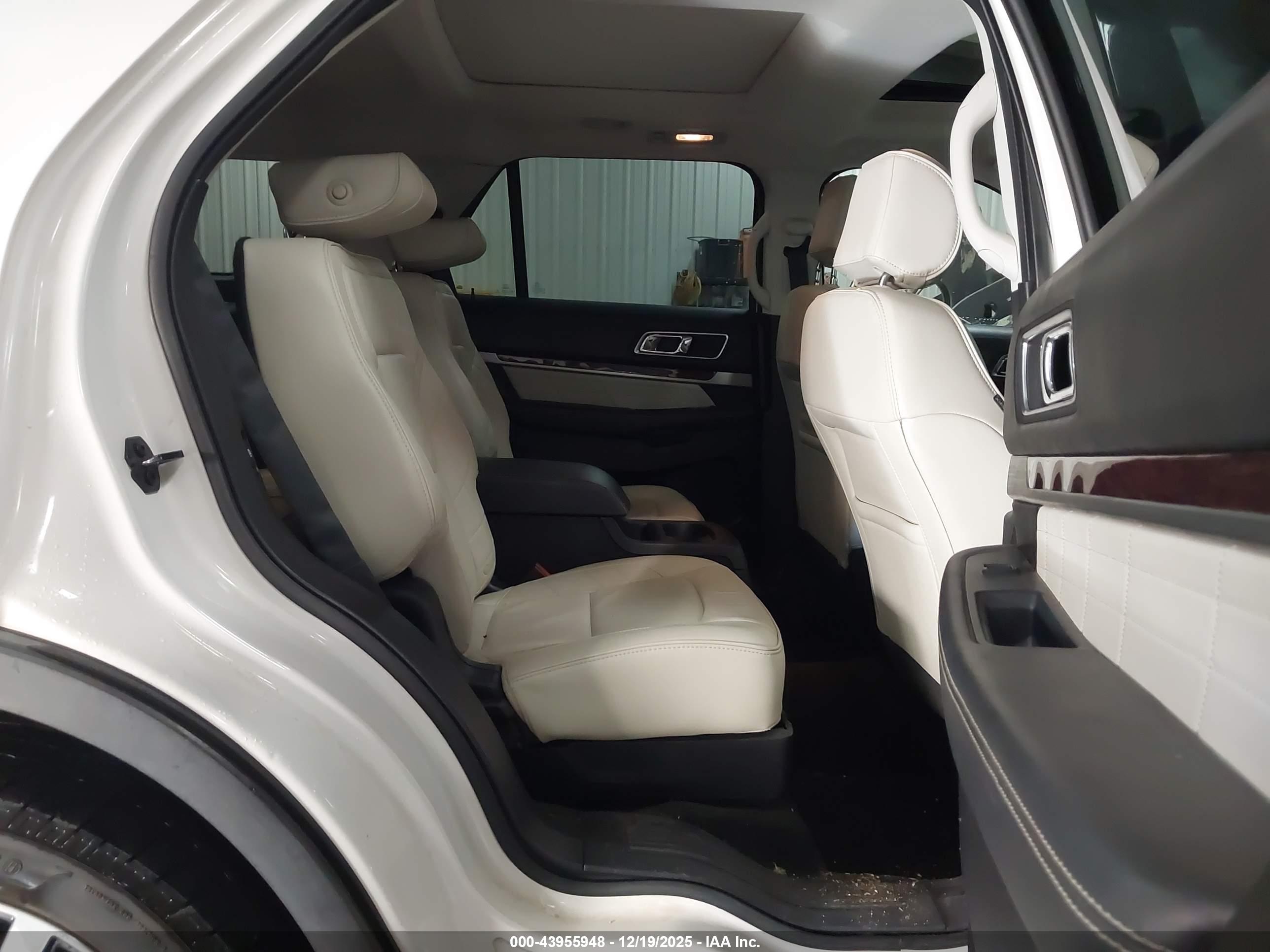 FORD EXPLORER image 8