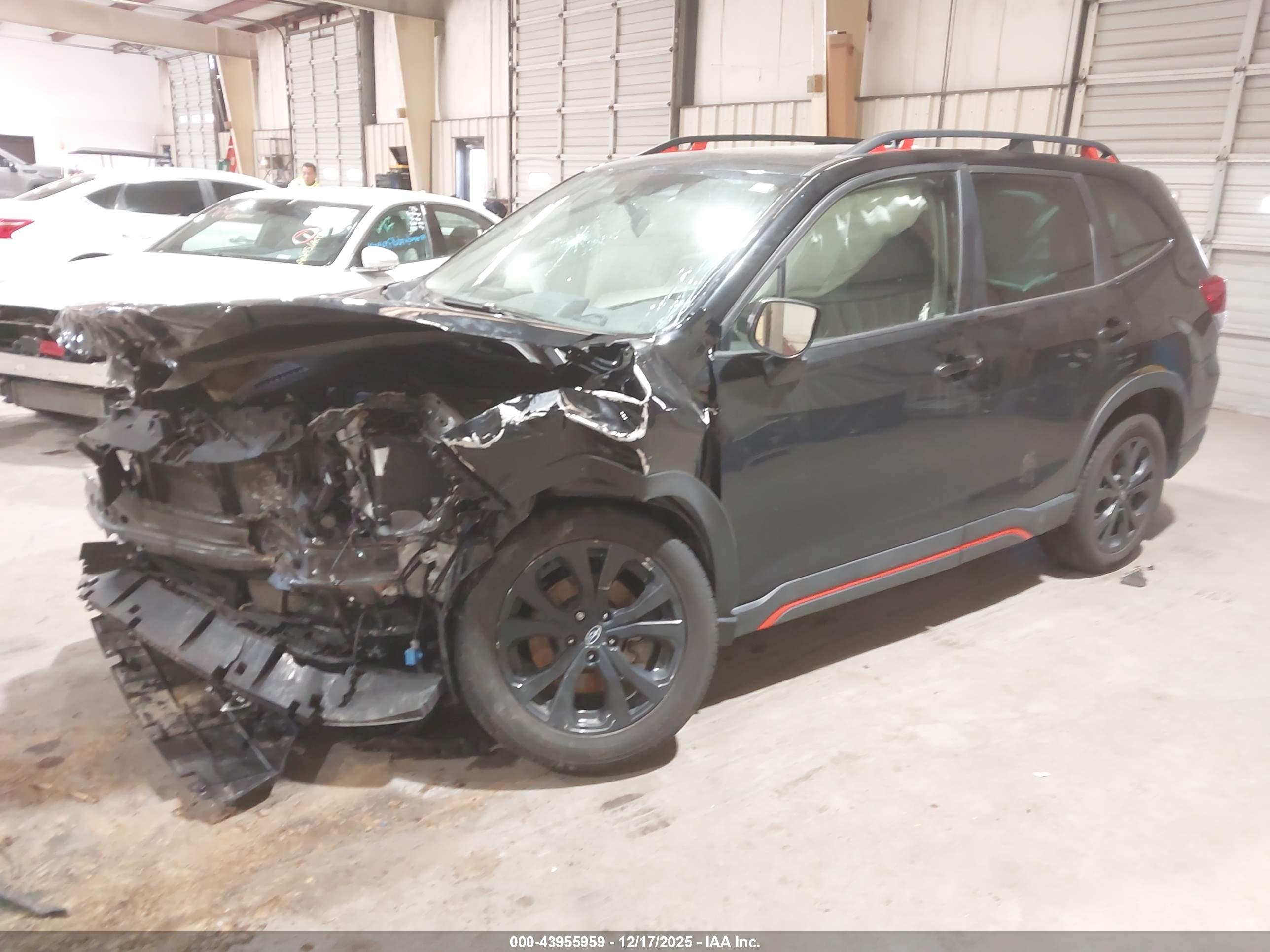 SUBARU FORESTER image 2