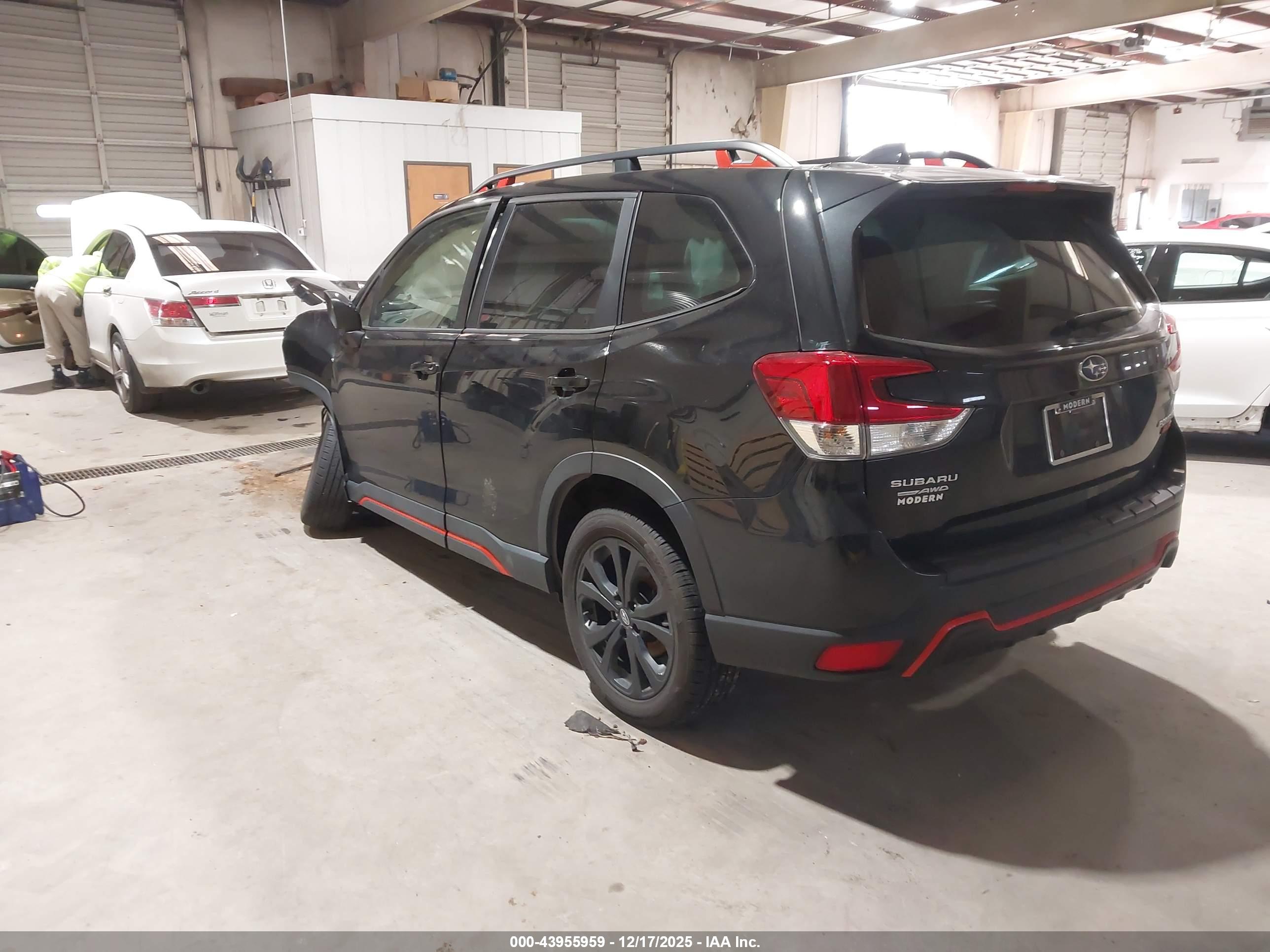 SUBARU FORESTER image 3