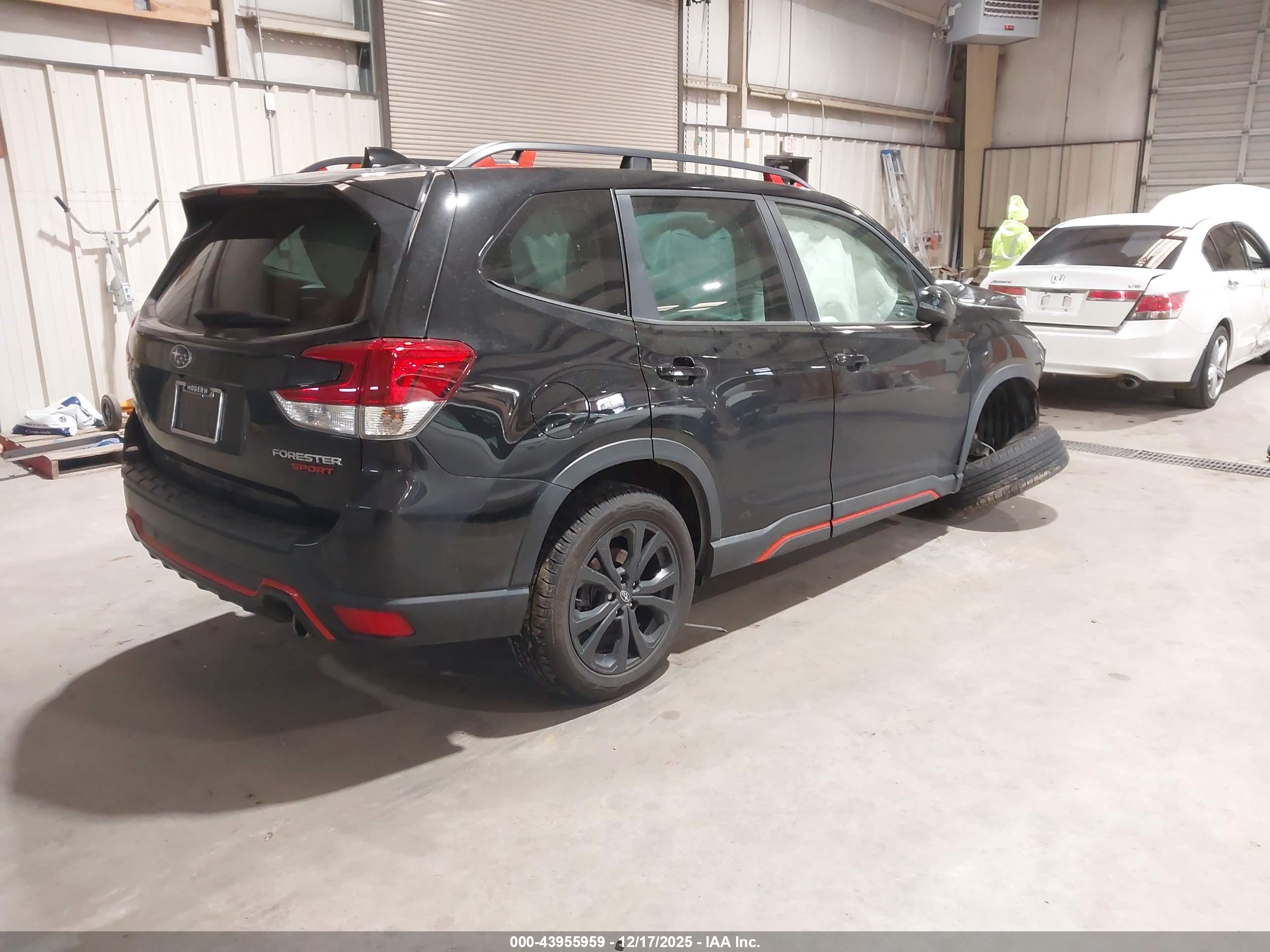 SUBARU FORESTER image 4