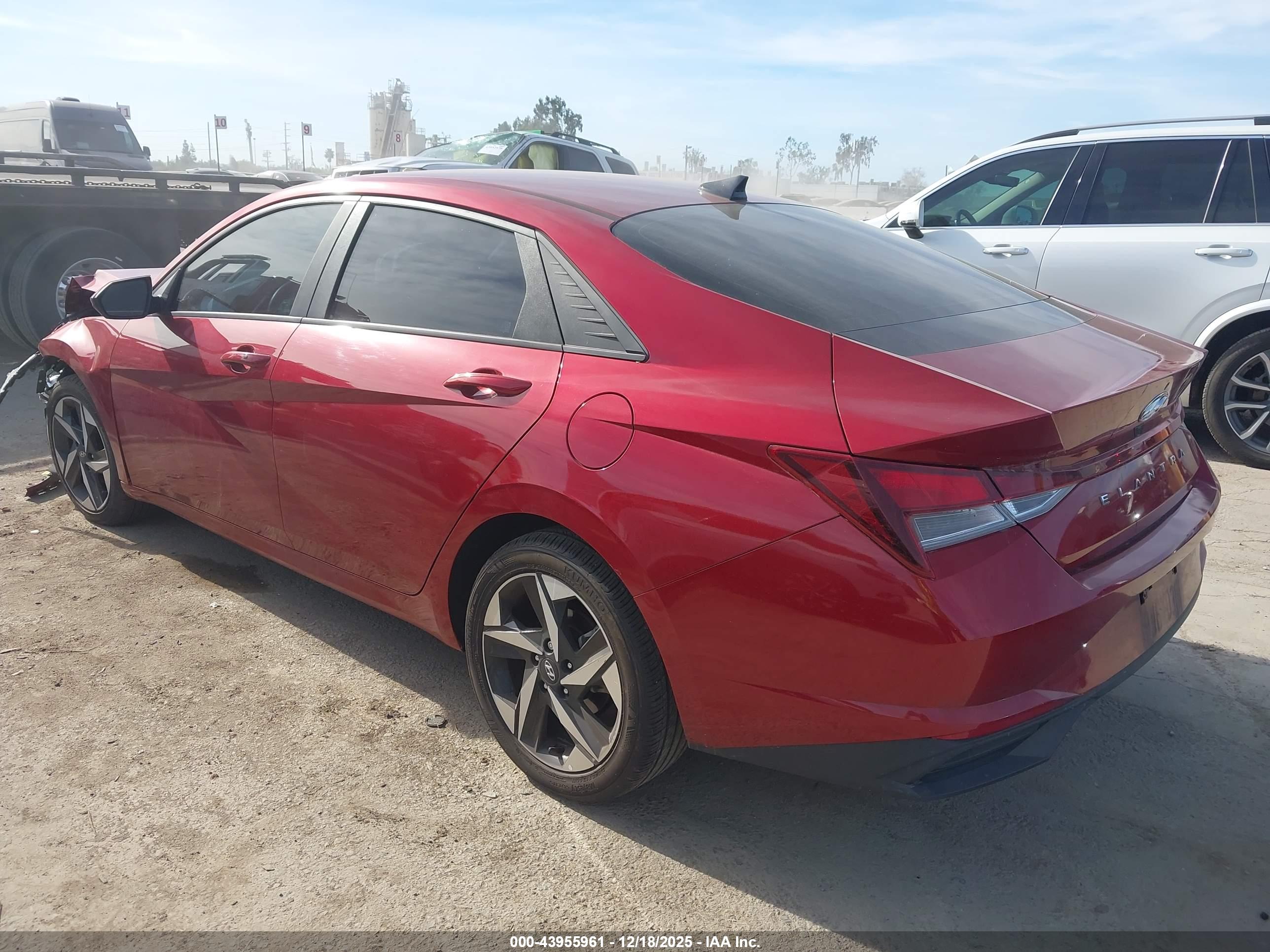 HYUNDAI ELANTRA image 3
