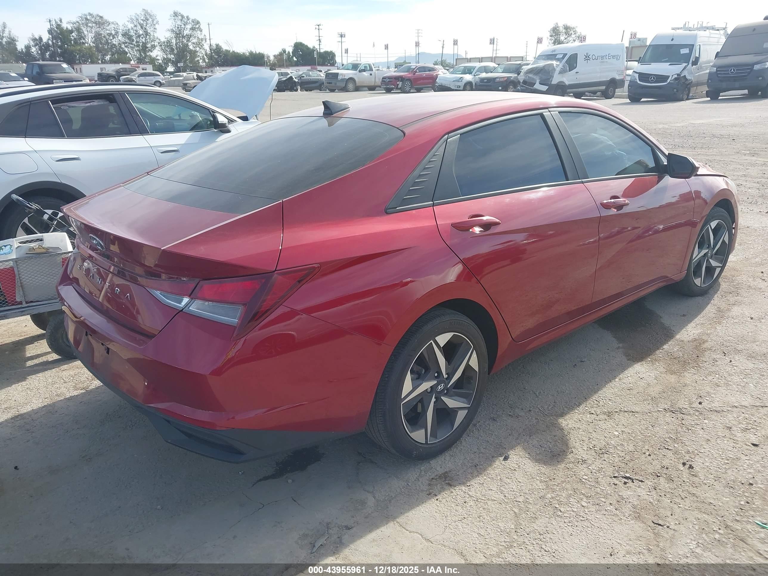 HYUNDAI ELANTRA image 4