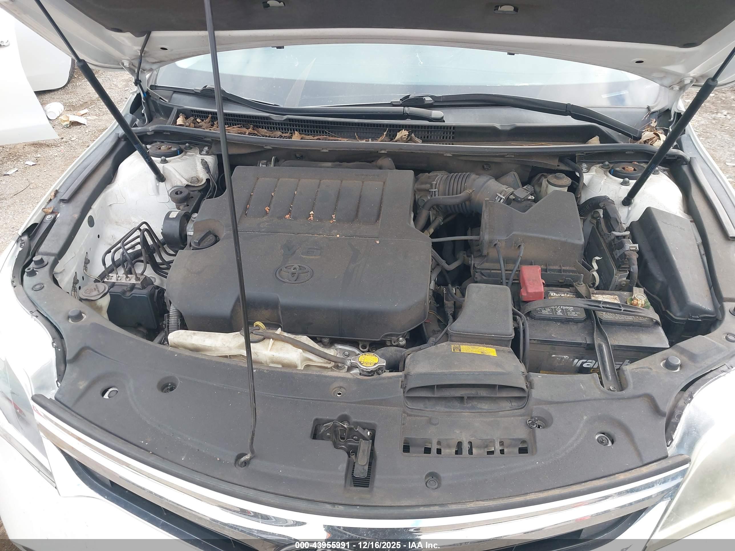 TOYOTA AVALON image 10