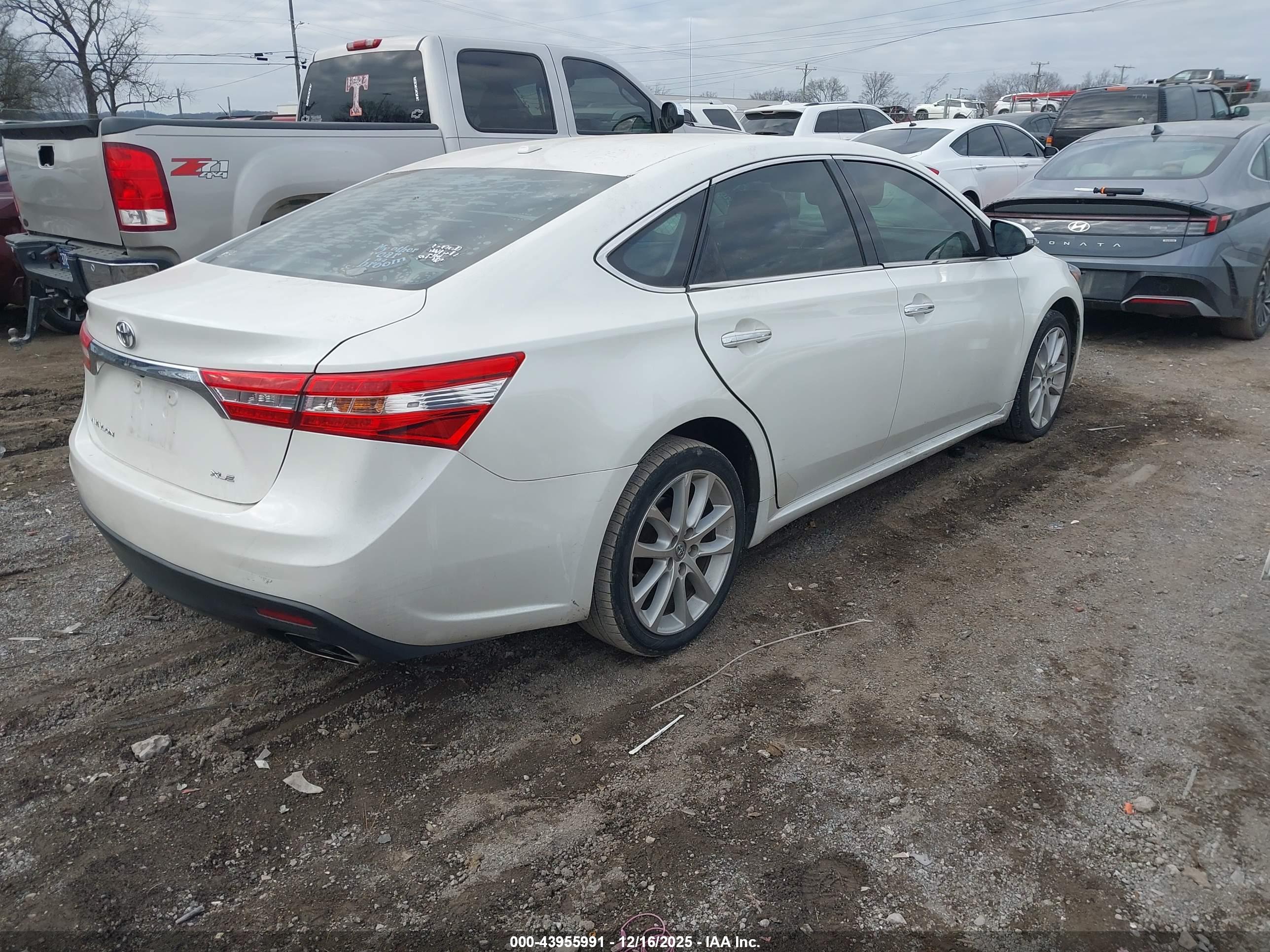 TOYOTA AVALON image 4