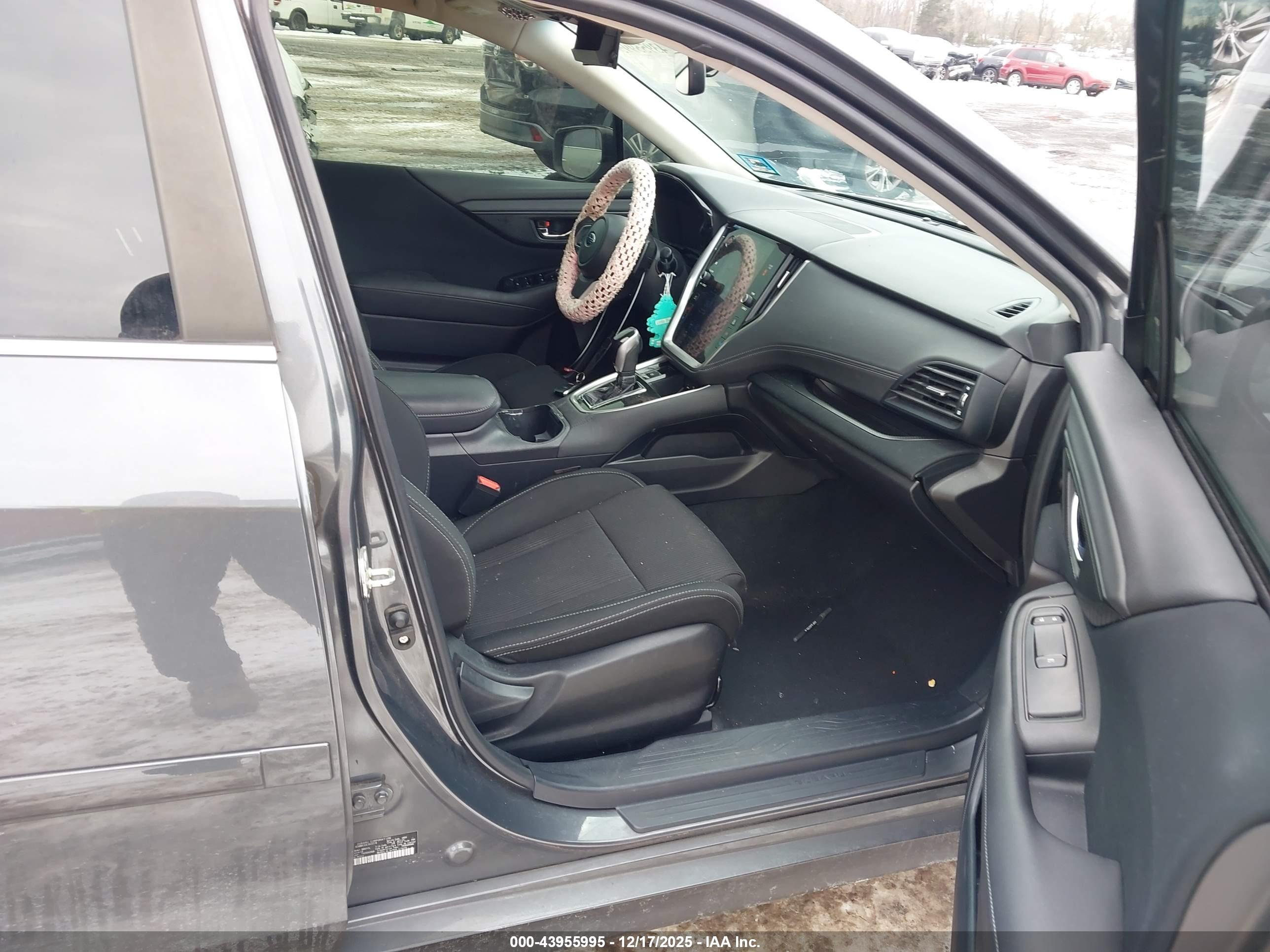 SUBARU LEGACY image 5