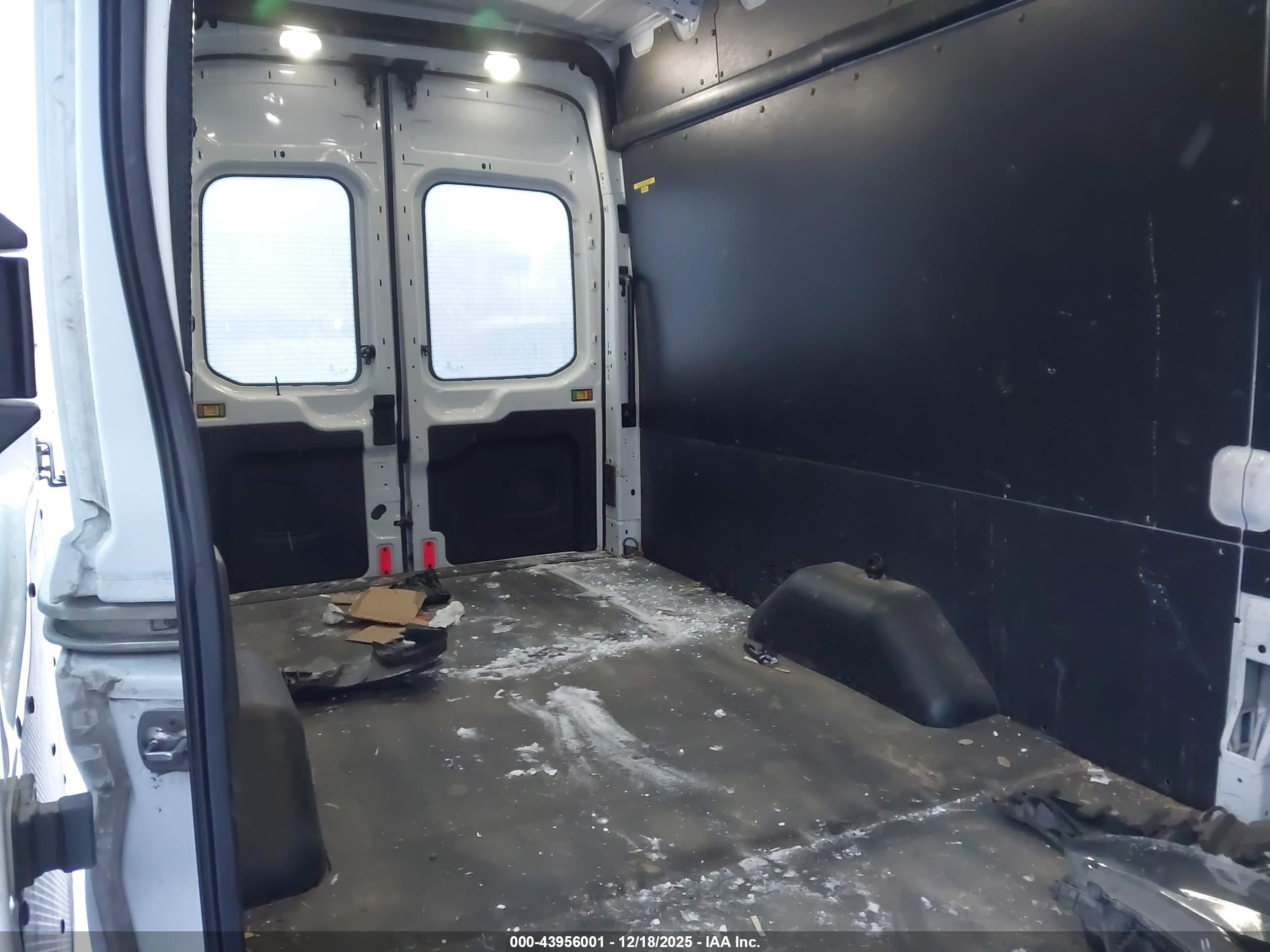FORD TRANSIT-350 image 8