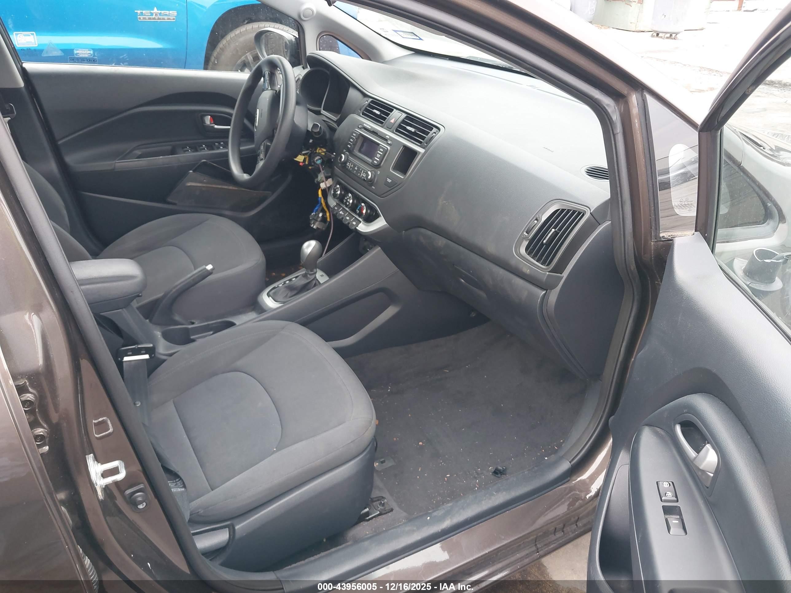 KIA RIO image 5