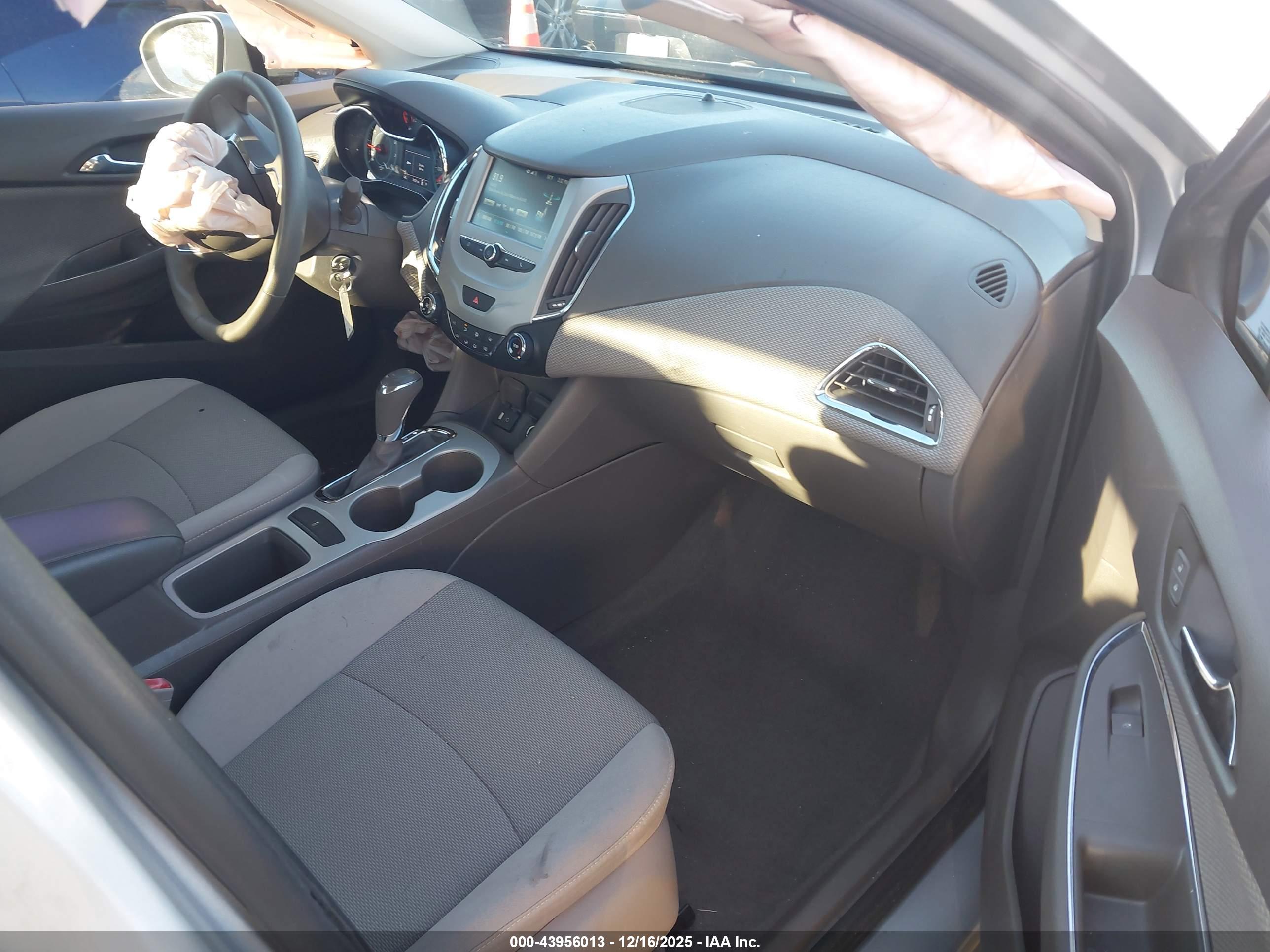 CHEVROLET CRUZE image 5