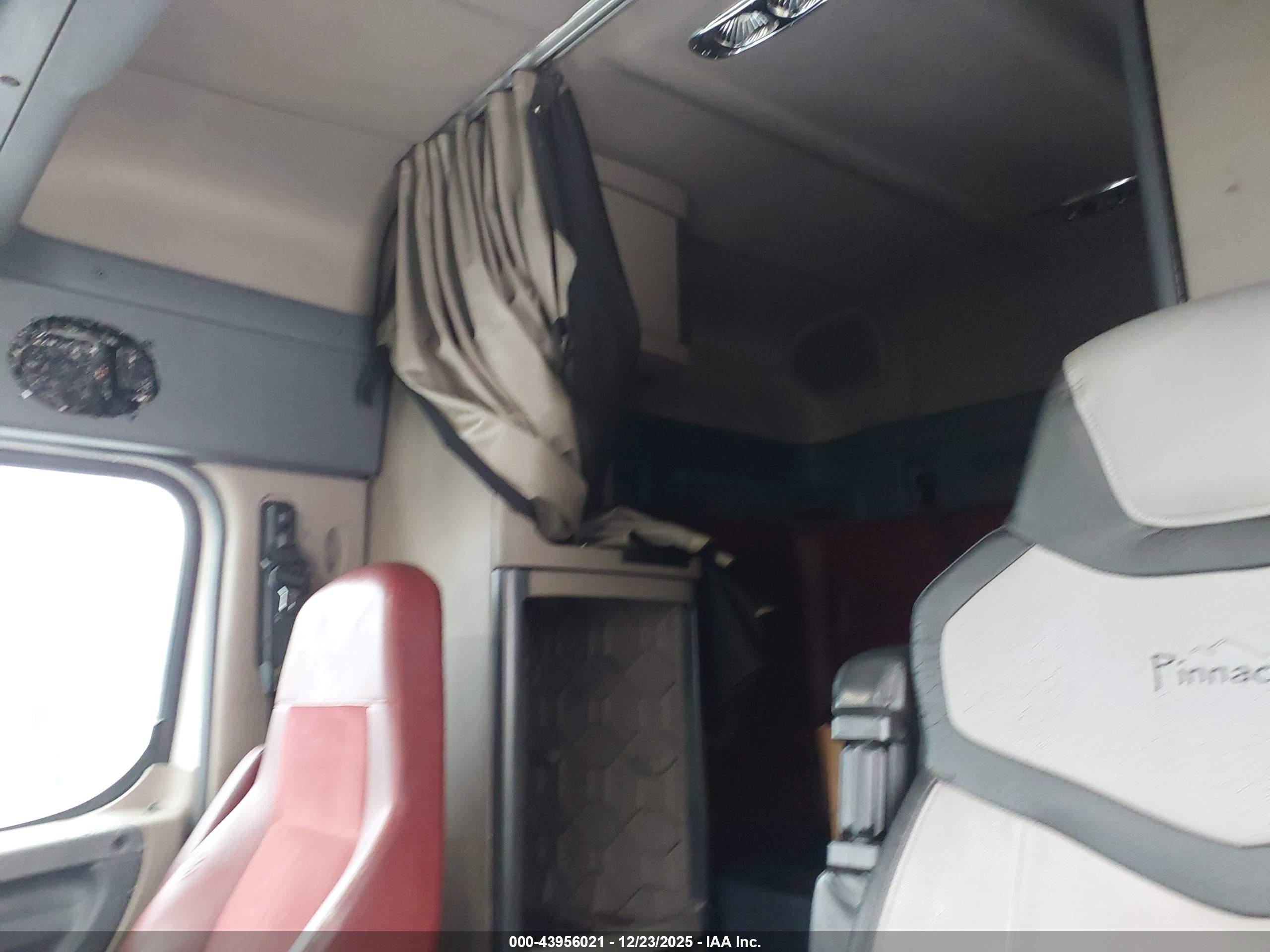 FREIGHTLINER CASCADIA image 7