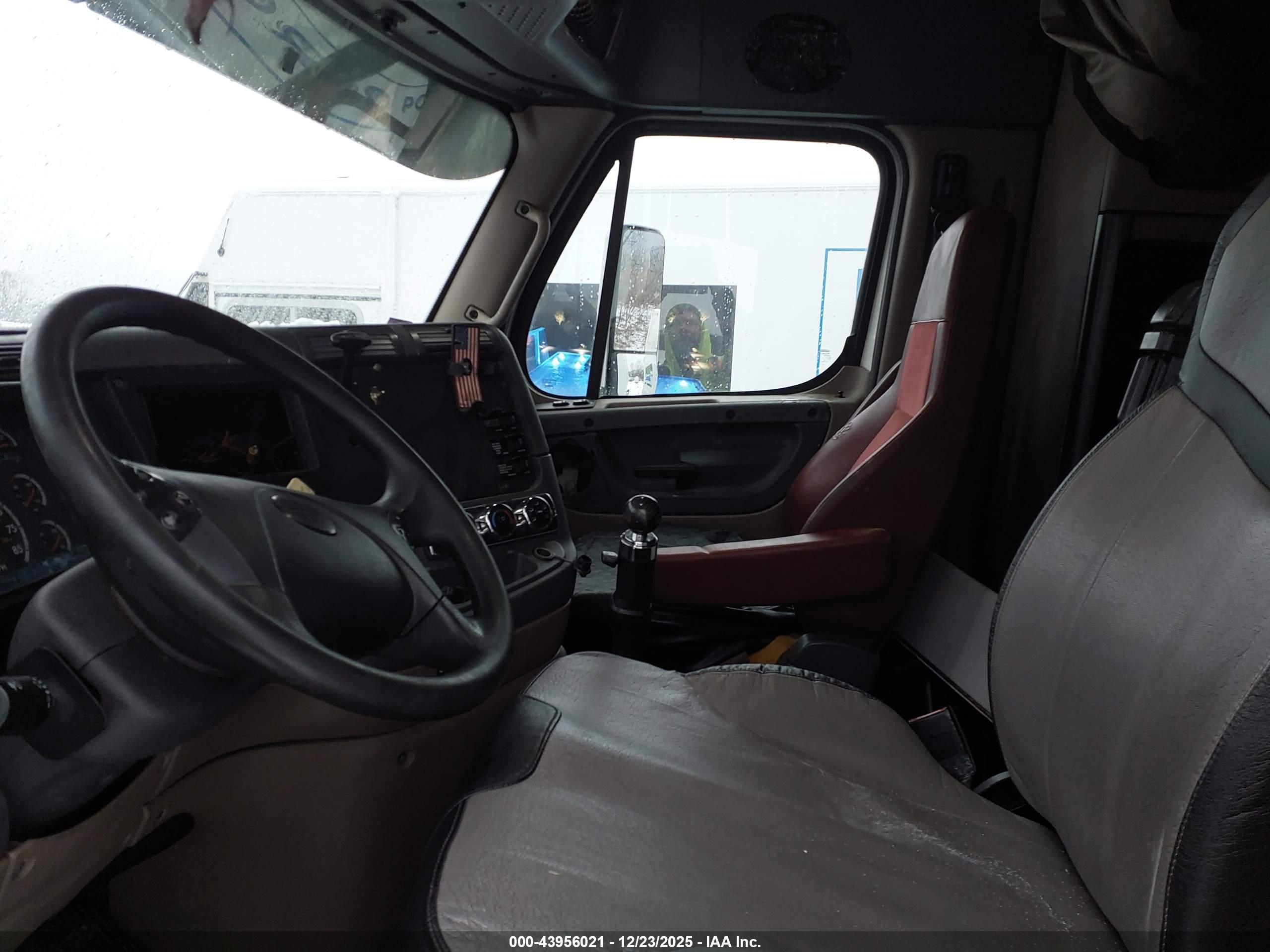 FREIGHTLINER CASCADIA image 8