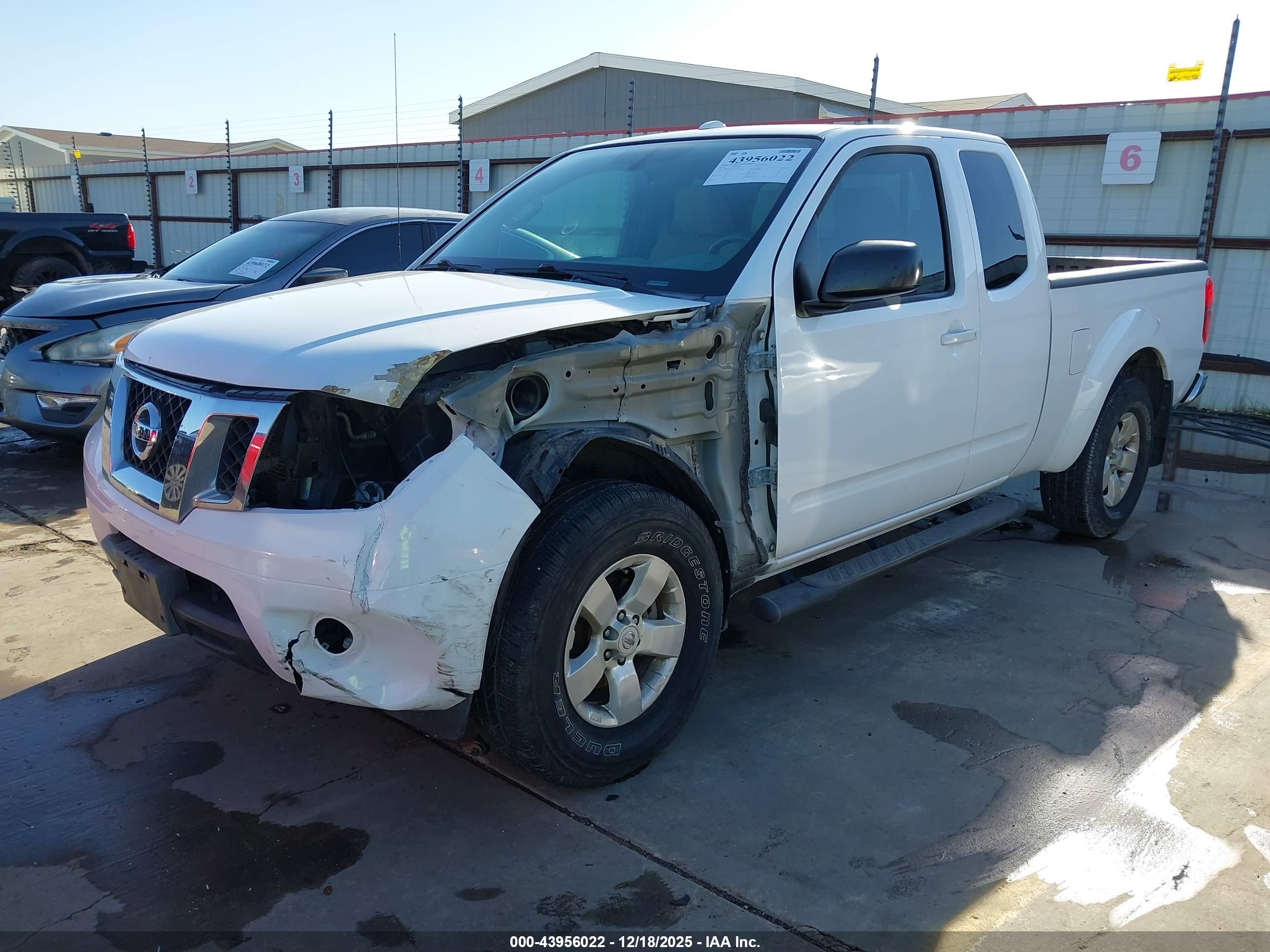 NISSAN FRONTIER image 2