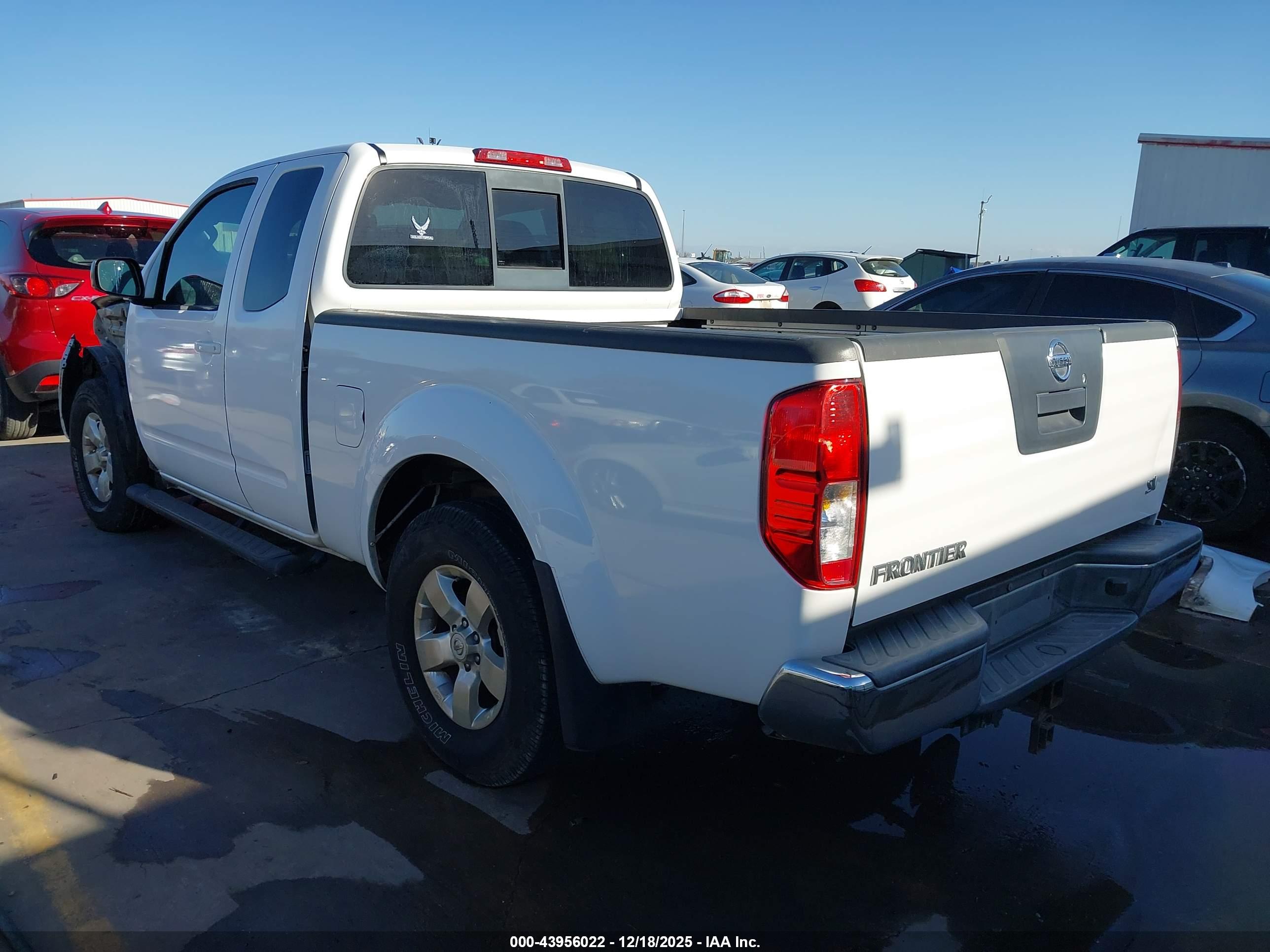 NISSAN FRONTIER image 3