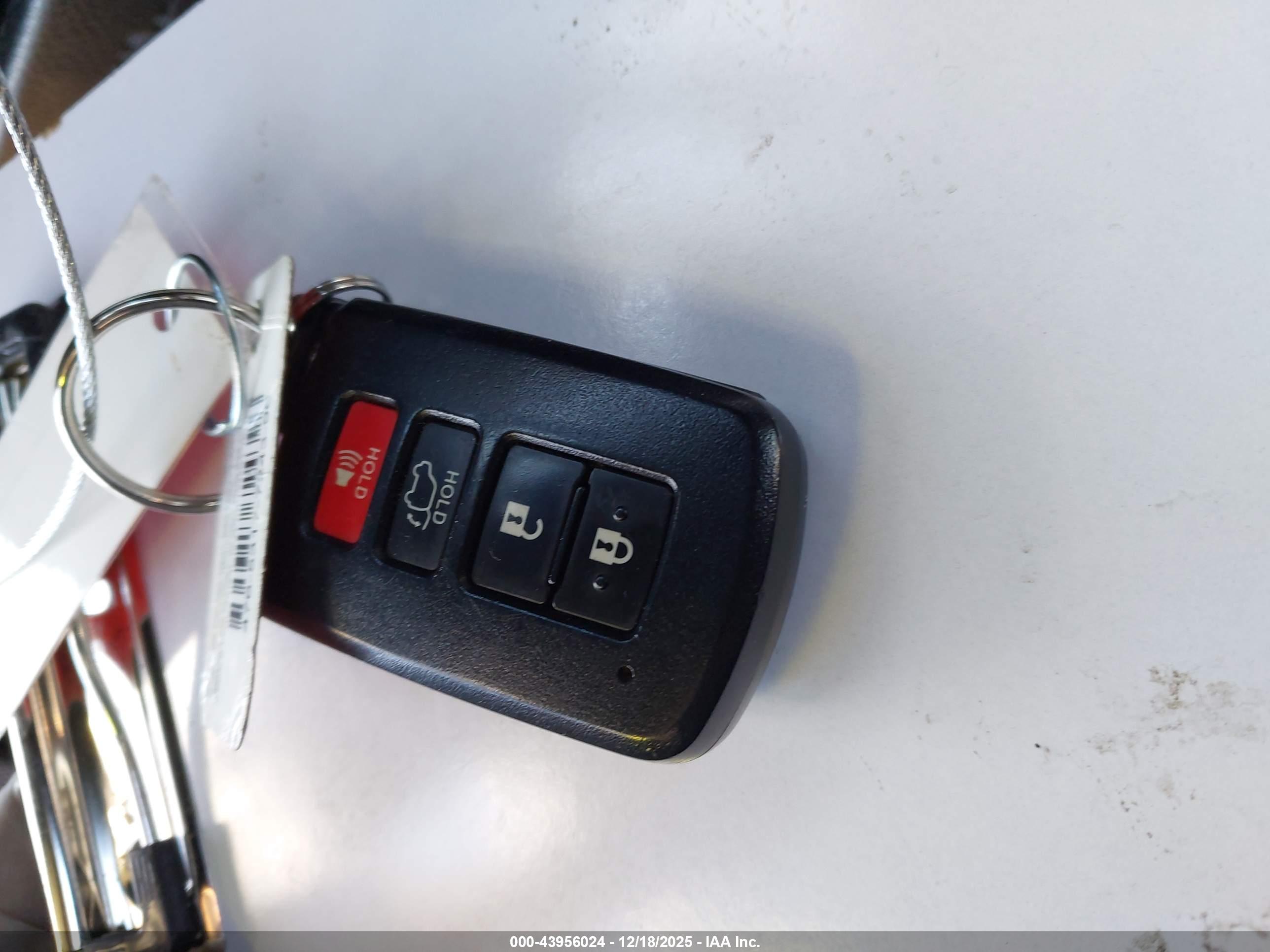 TOYOTA RAV4 image 11
